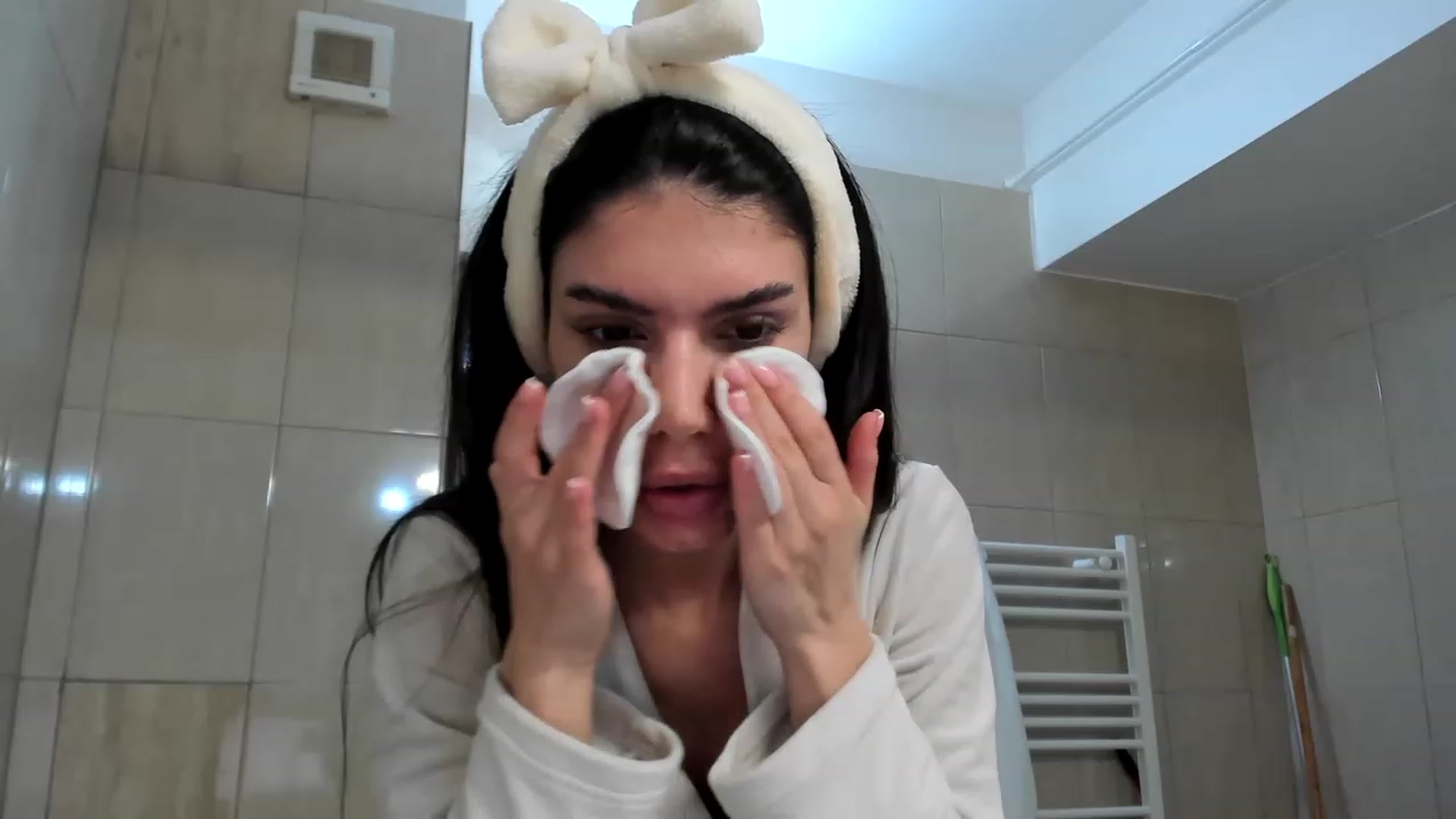 Gallery image thumbnail from Bee_Bee's myfreecams stream on, 02/26/2023, 01:00 image 6 of 20