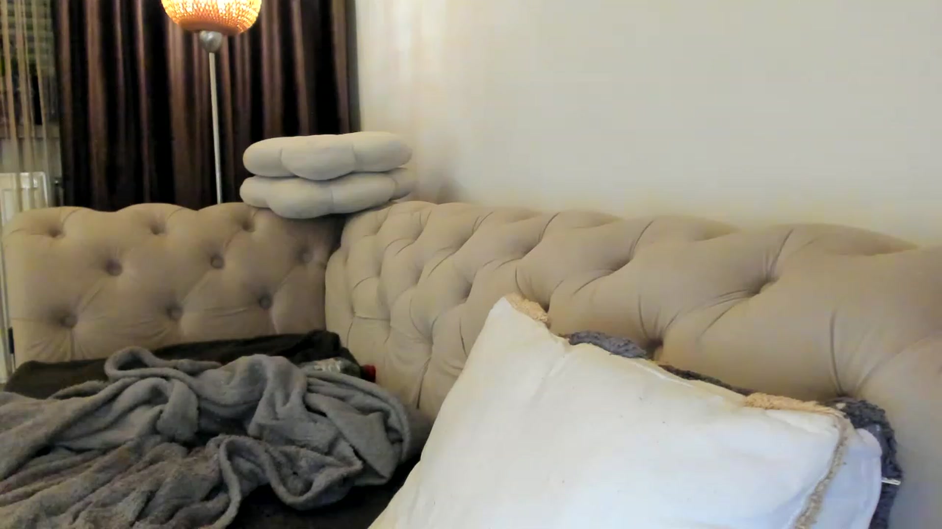 Gallery image thumbnail from Bee_Bee's myfreecams stream on, 03/10/2023, 20:39 image 16 of 20