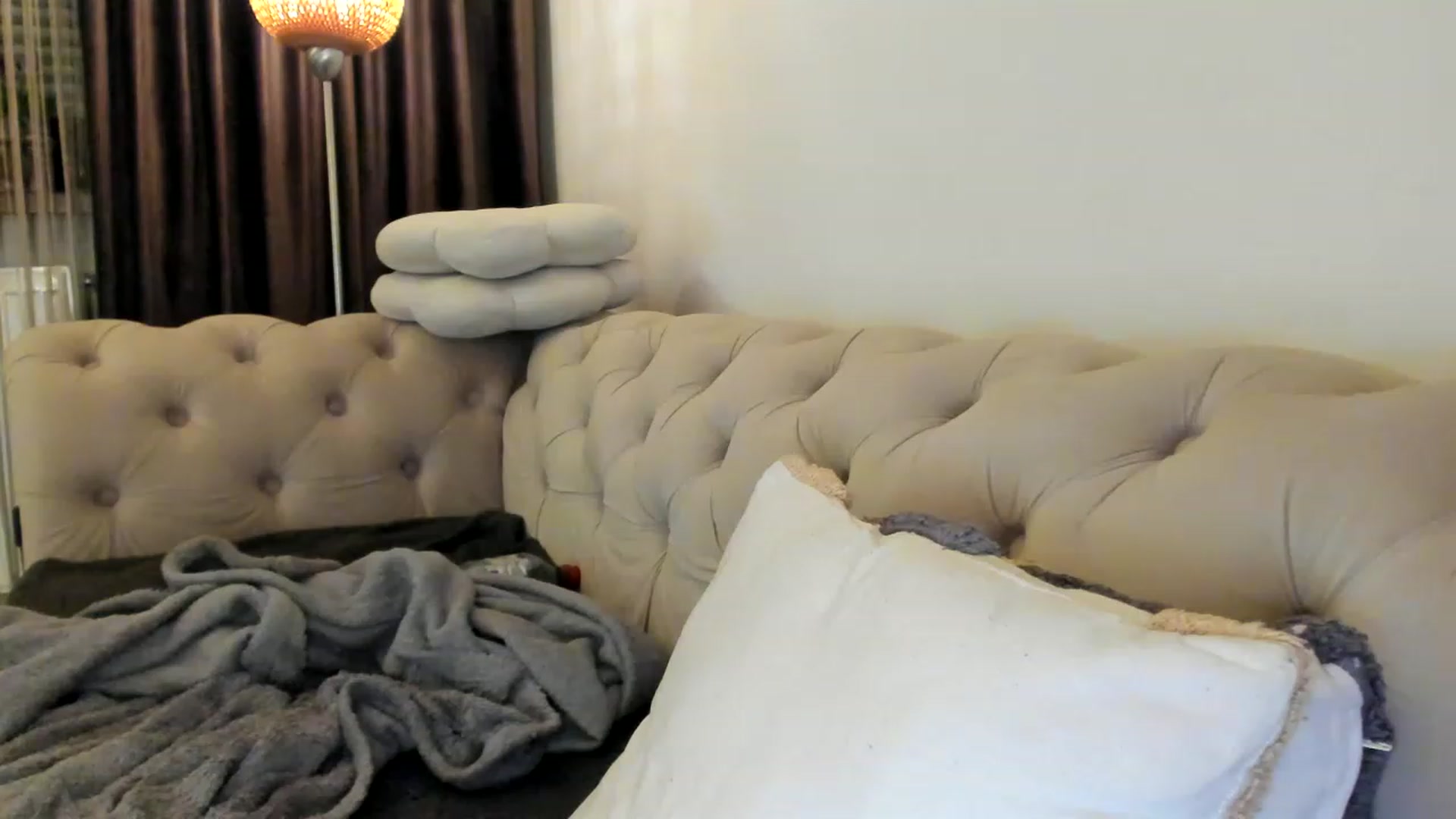 Gallery image thumbnail from Bee_Bee's myfreecams stream on, 03/10/2023, 20:39 image 15 of 20