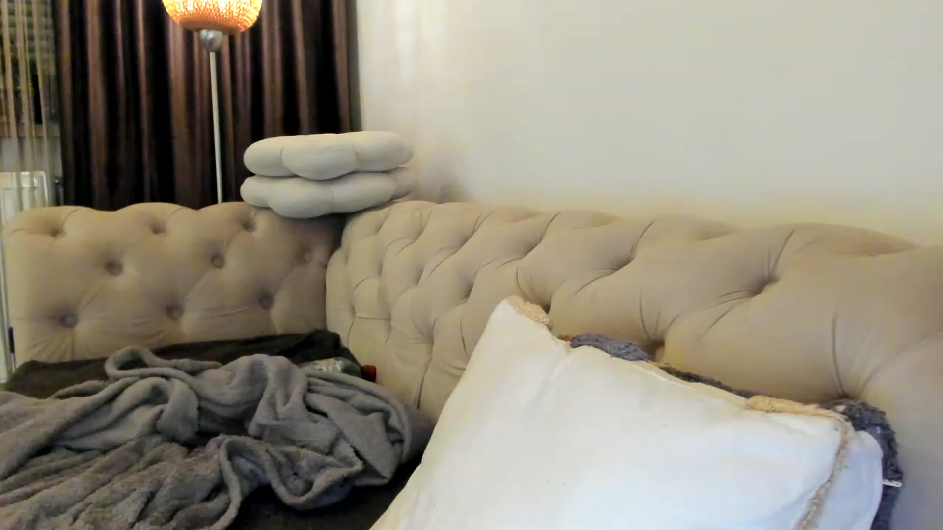 Gallery image thumbnail from Bee_Bee's myfreecams stream on, 03/10/2023, 20:39 image 14 of 20