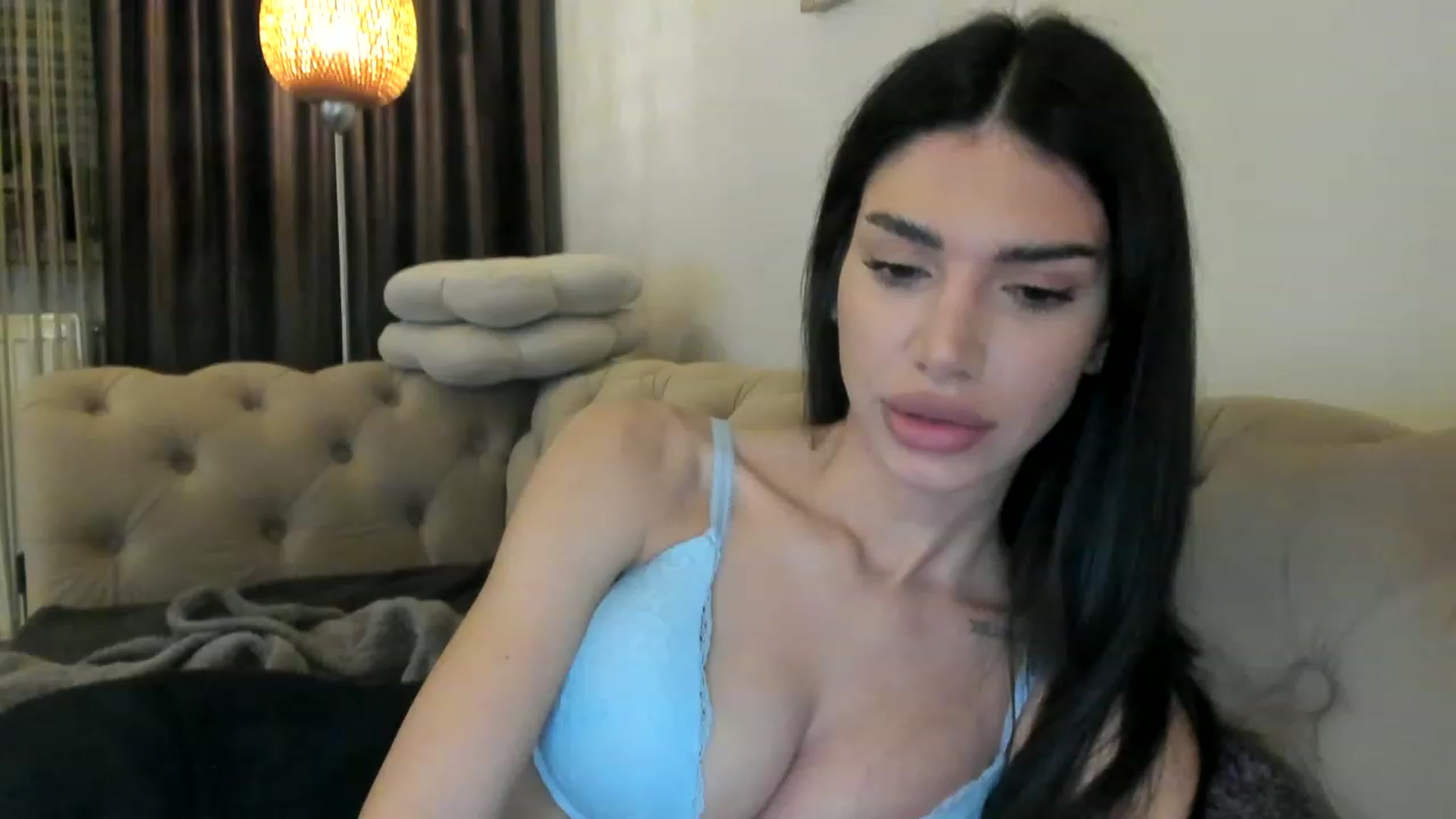 Gallery image thumbnail from Bee_Bee's myfreecams stream on, 03/10/2023, 20:39 image 6 of 20