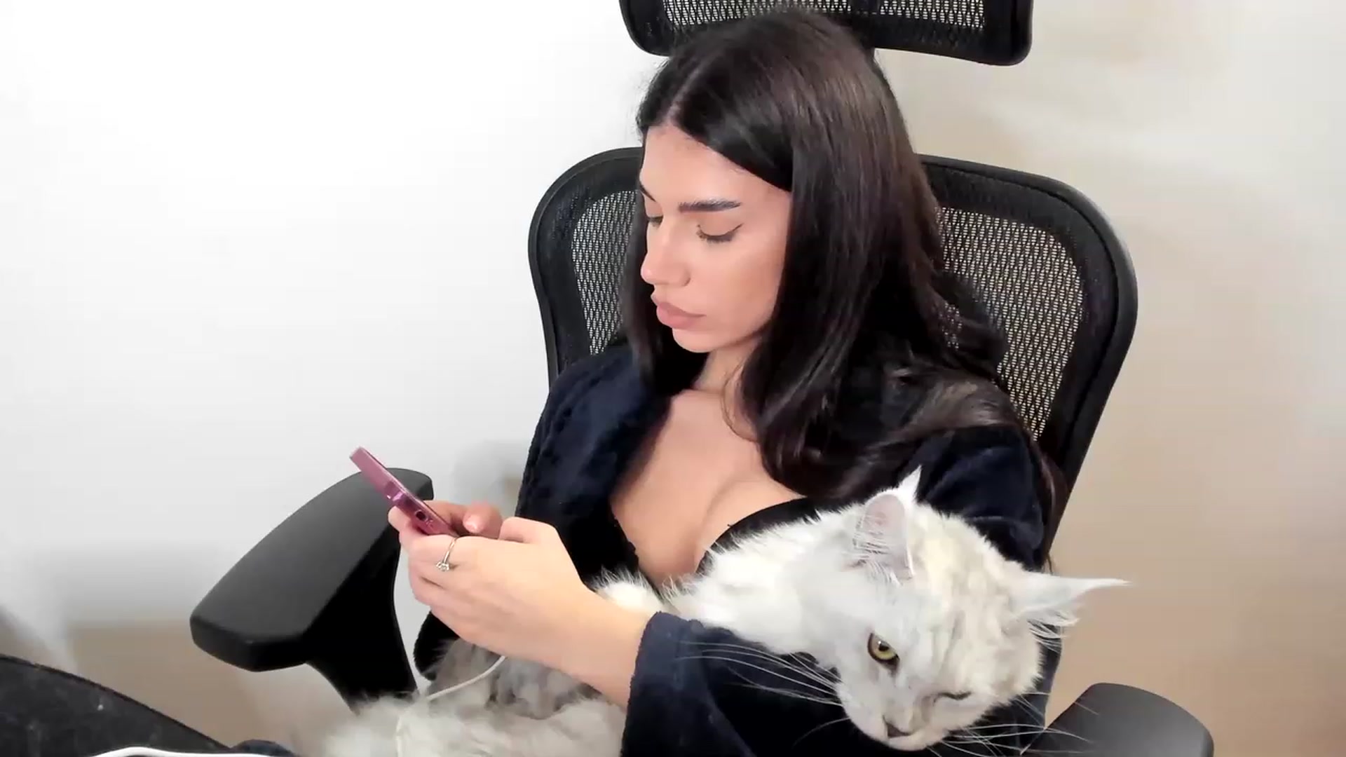 Gallery image thumbnail from Bee_Bee's myfreecams stream on, 03/13/2023, 20:25 image 15 of 20