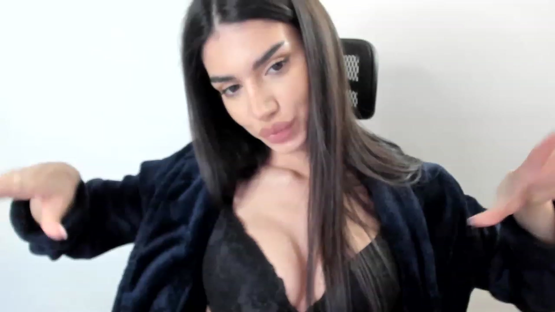 Gallery image thumbnail from Bee_Bee's myfreecams stream on, 03/13/2023, 20:25 image 9 of 20