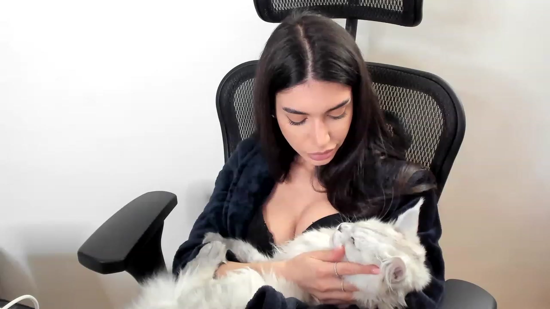 Gallery image thumbnail from Bee_Bee's myfreecams stream on, 03/13/2023, 20:25 image 17 of 20