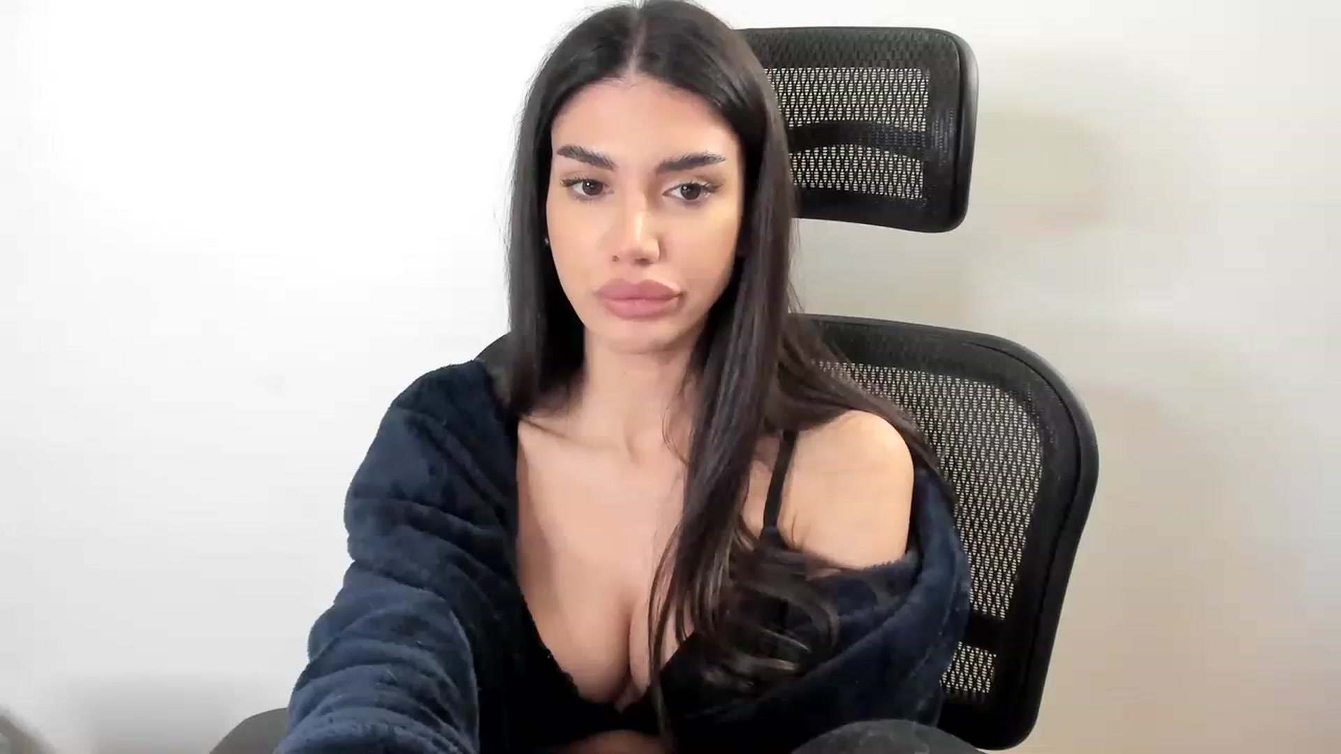Gallery image thumbnail from Bee_Bee's myfreecams stream on, 03/13/2023, 20:25 image 7 of 20