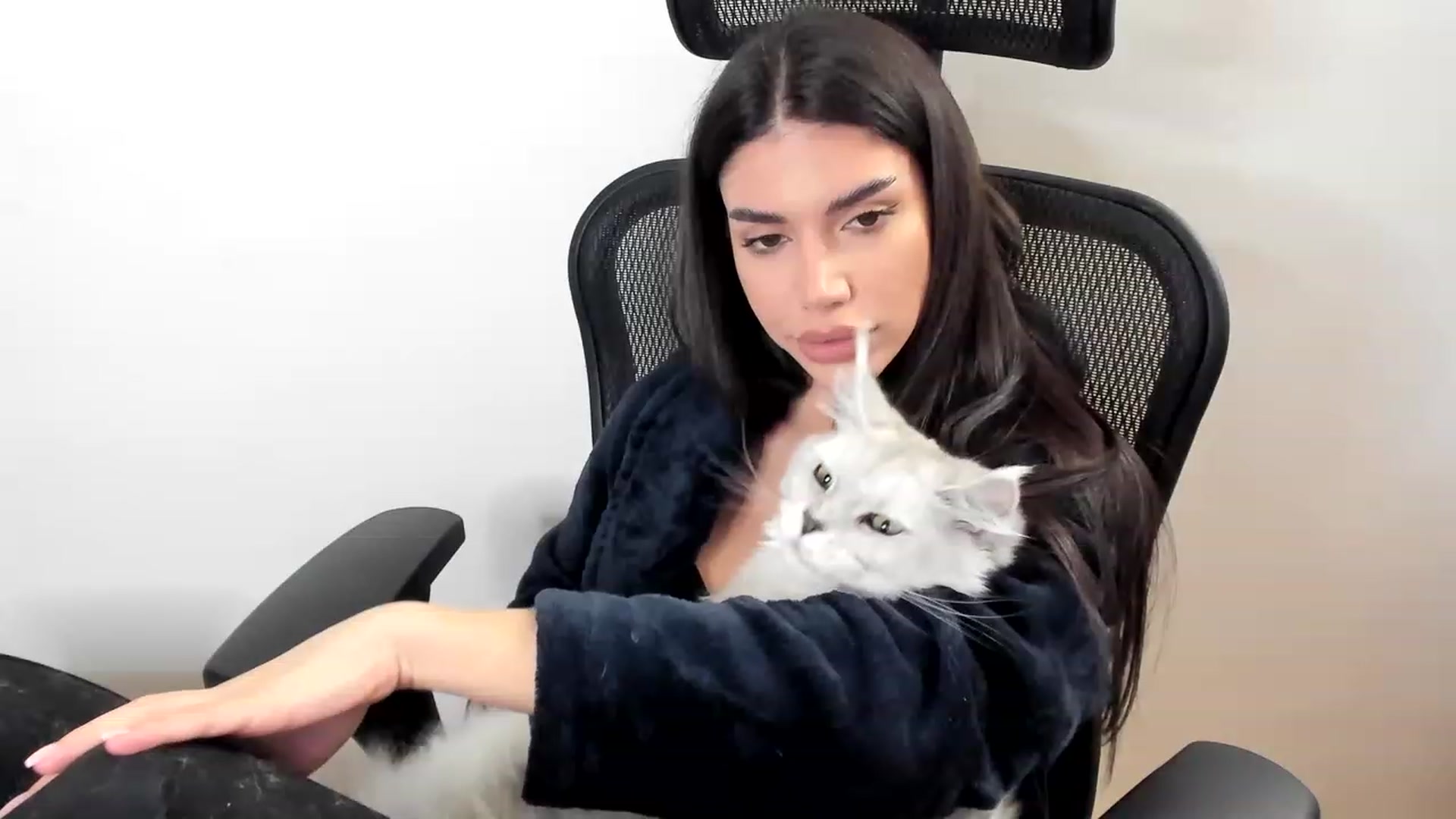 Gallery image thumbnail from Bee_Bee's myfreecams stream on, 03/13/2023, 20:25 image 14 of 20