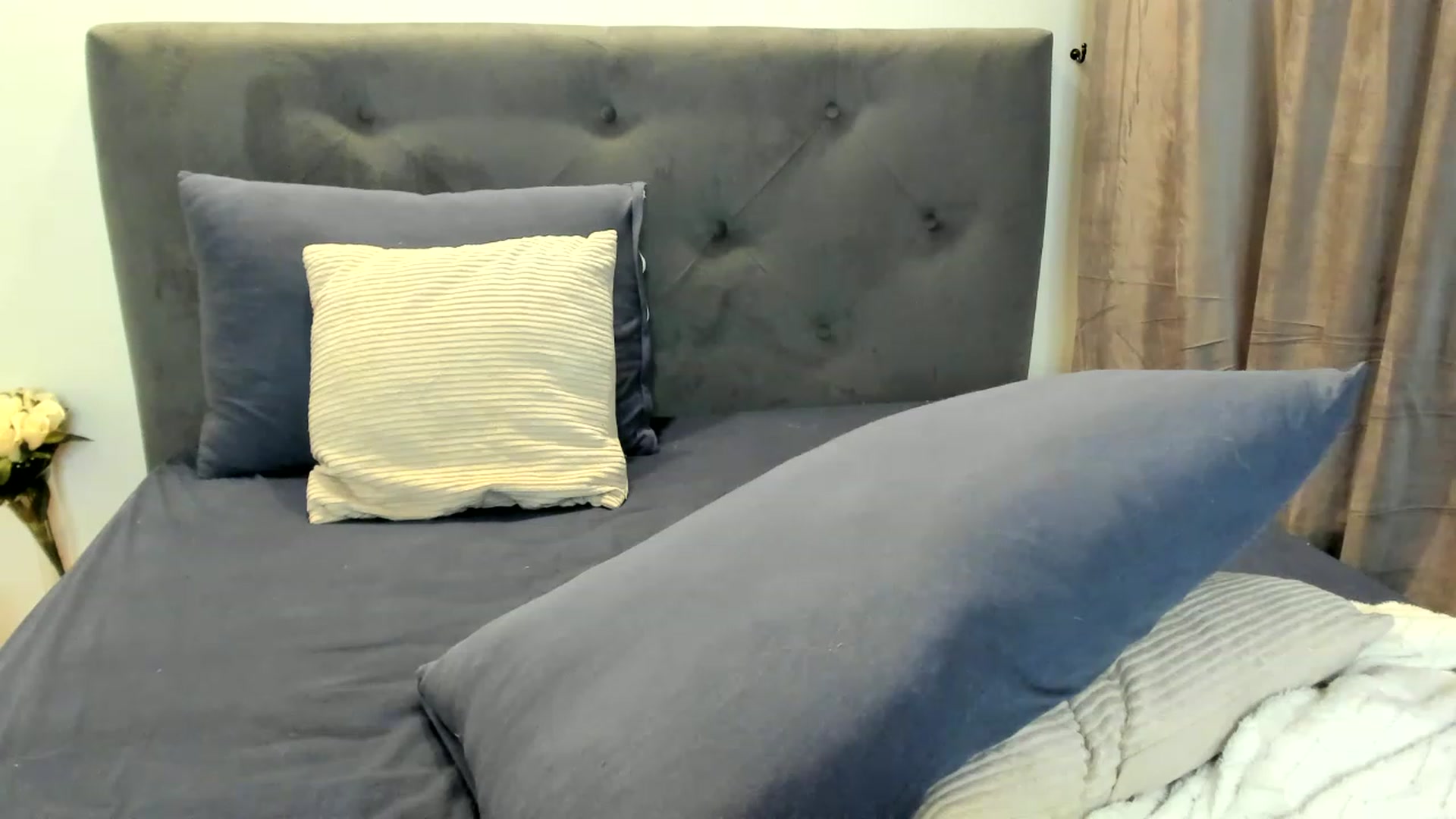 Gallery image thumbnail from Bee_Bee's myfreecams stream on, 03/14/2023, 21:38 image 9 of 20