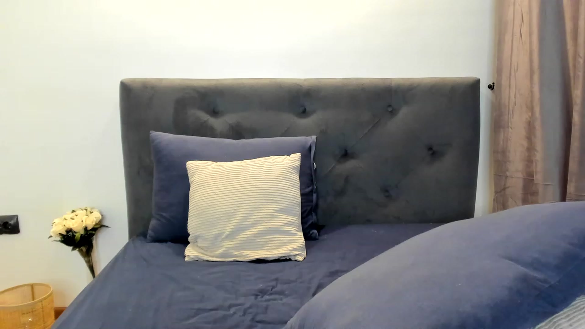 Gallery image thumbnail from Bee_Bee's myfreecams stream on, 03/14/2023, 21:38 image 16 of 20