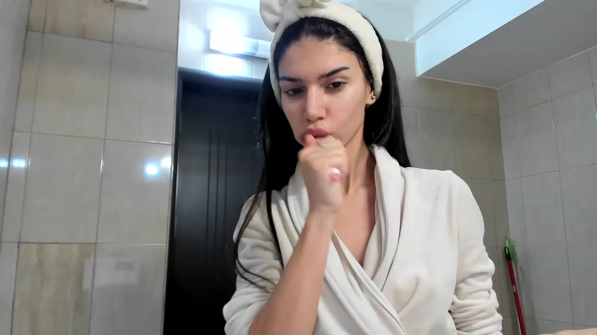 Gallery image thumbnail from Bee_Bee's myfreecams stream on, 03/14/2023, 22:19 image 7 of 20