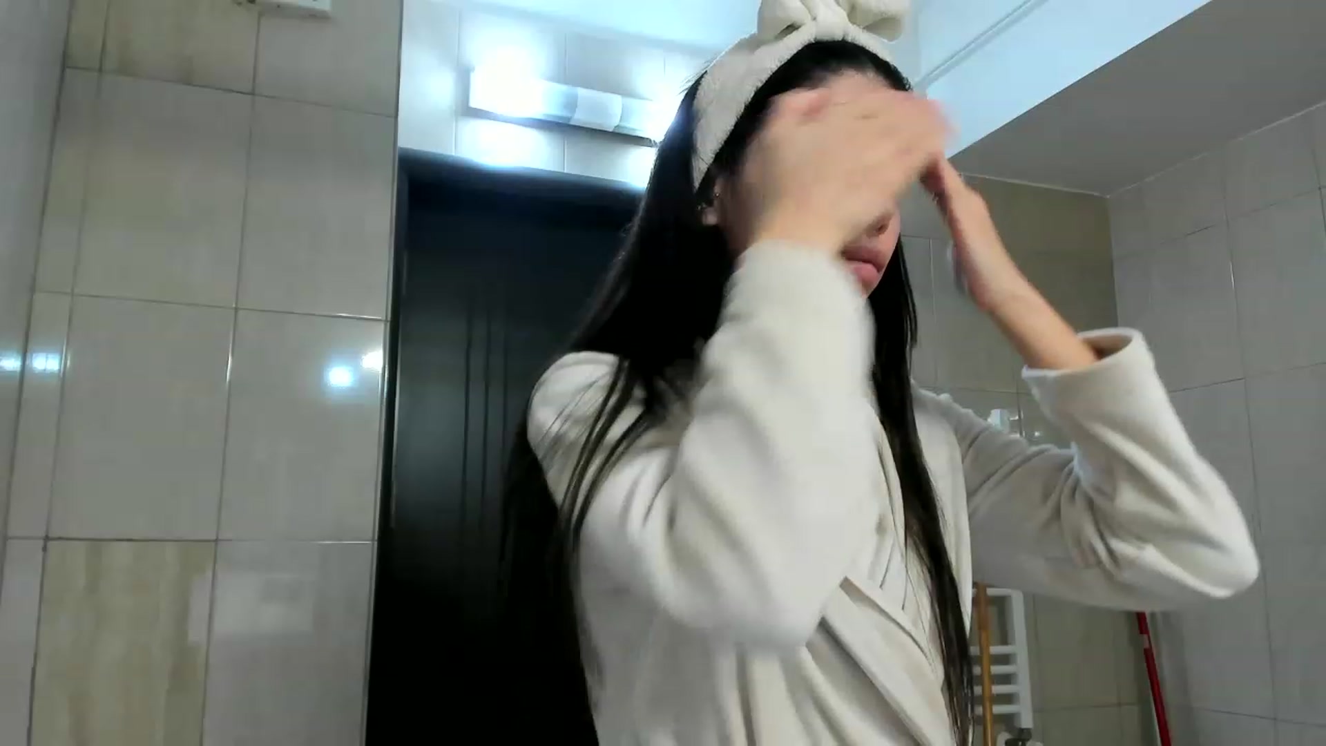 Gallery image thumbnail from Bee_Bee's myfreecams stream on, 03/14/2023, 22:19 image 10 of 20