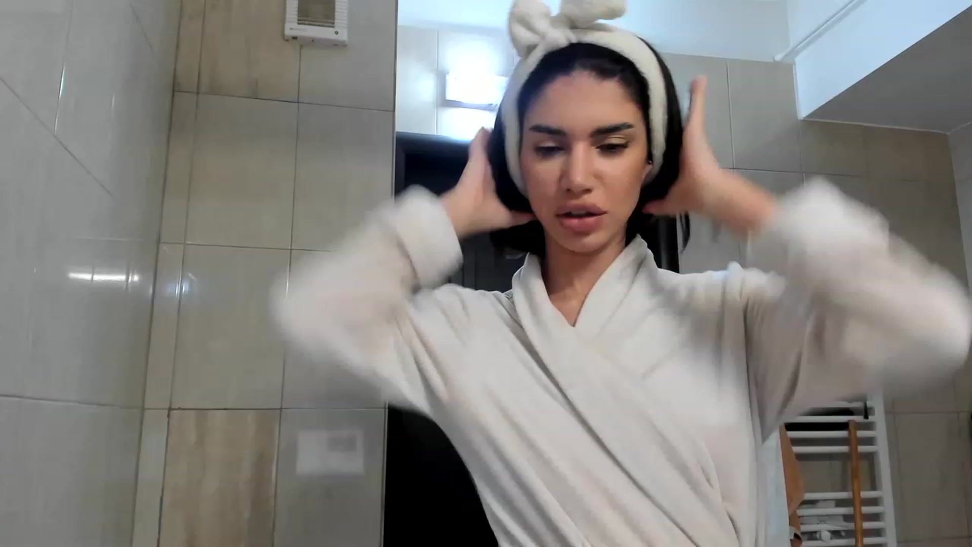 Gallery image thumbnail from Bee_Bee's myfreecams stream on, 03/14/2023, 22:19 image 1 of 20