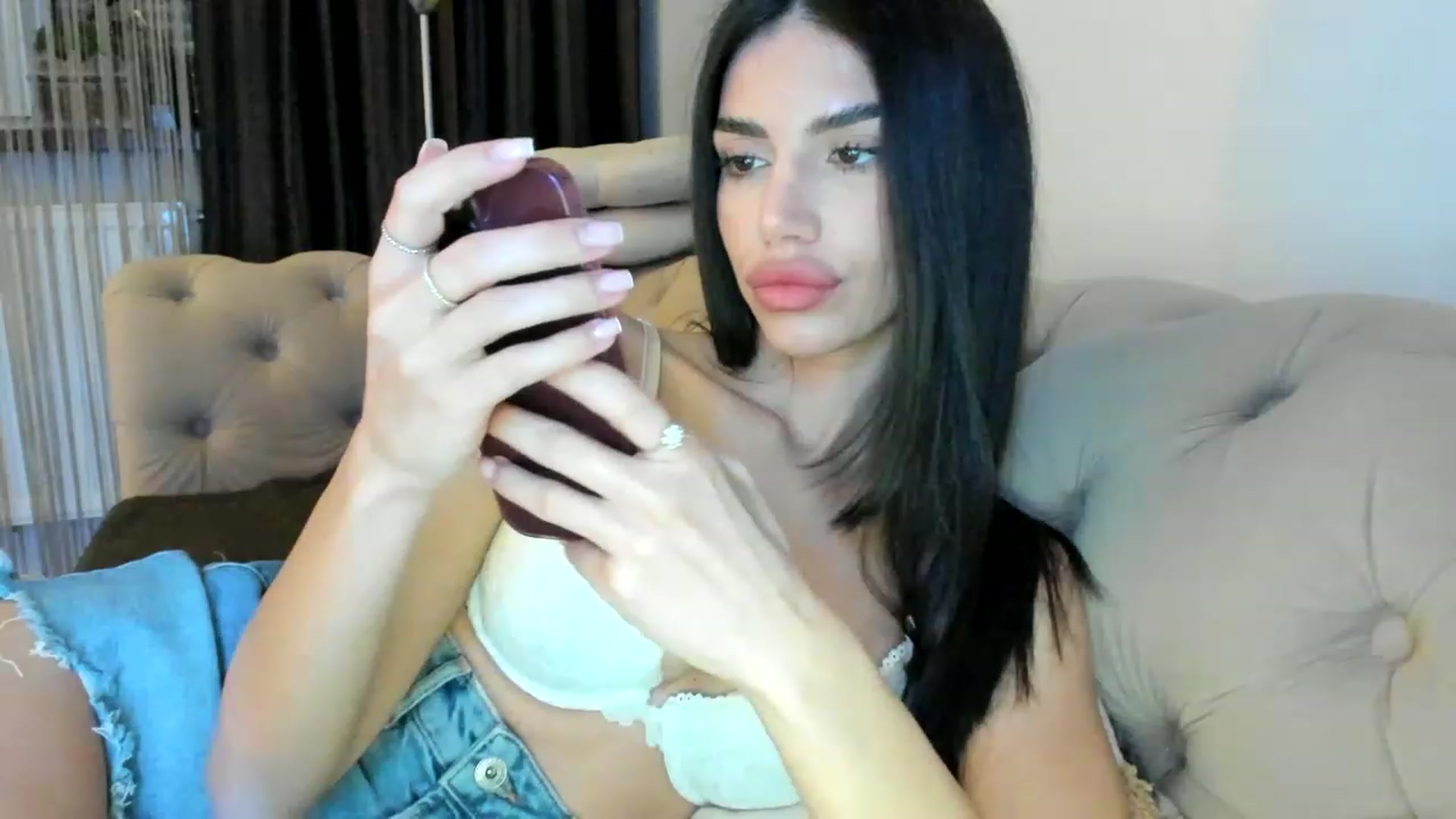 Gallery image thumbnail from Bee_Bee's myfreecams stream on, 03/17/2023, 21:13 image 3 of 20
