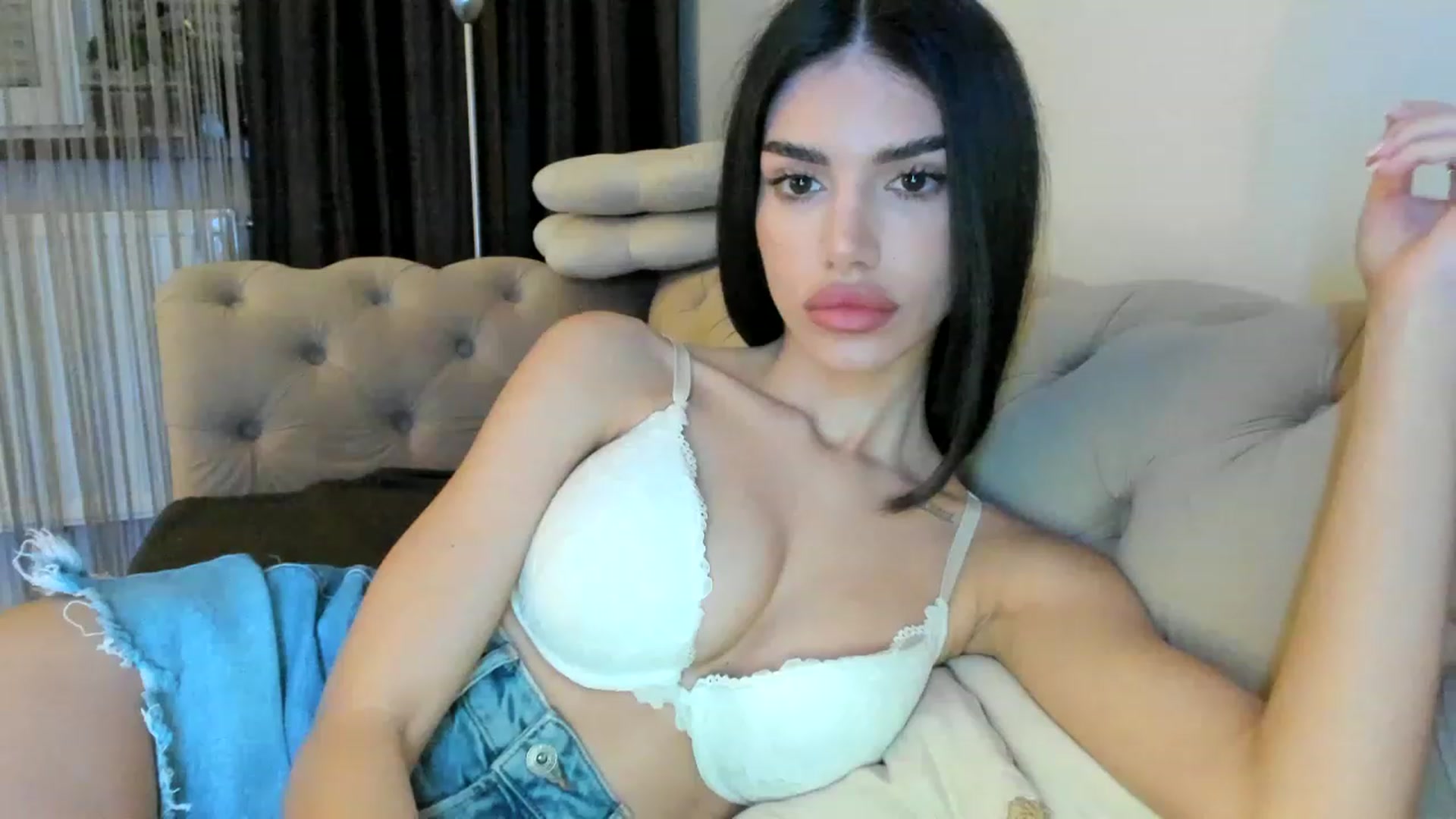 Gallery image thumbnail from Bee_Bee's myfreecams stream on, 03/17/2023, 21:13 image 16 of 20