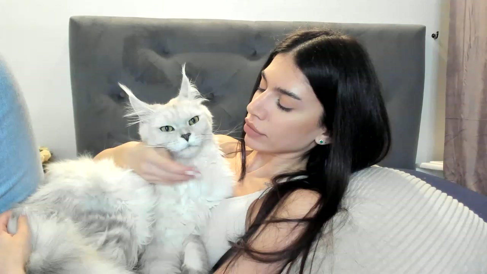 Gallery image thumbnail from Bee_Bee's myfreecams stream on, 03/22/2023, 22:07 image 10 of 20