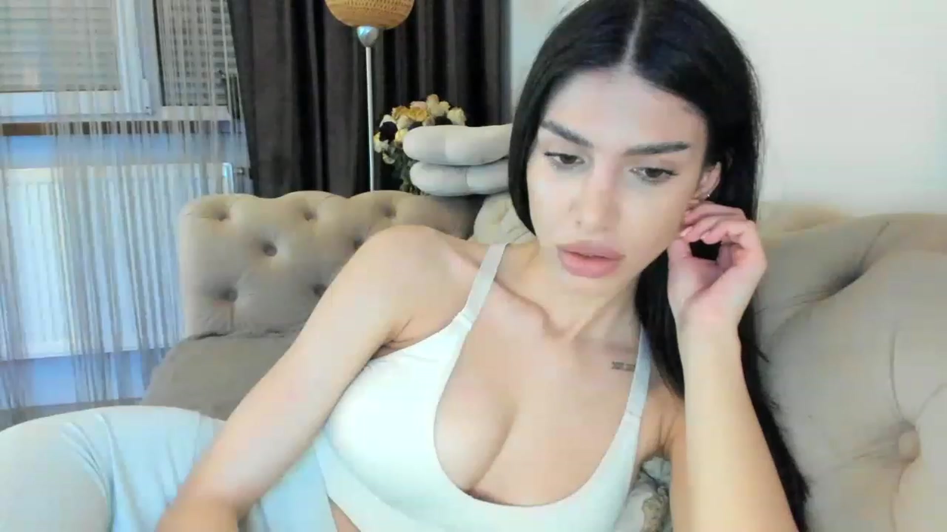 Gallery image thumbnail from Bee_Bee's myfreecams stream on, 04/23/2023, 20:14 image 2 of 20