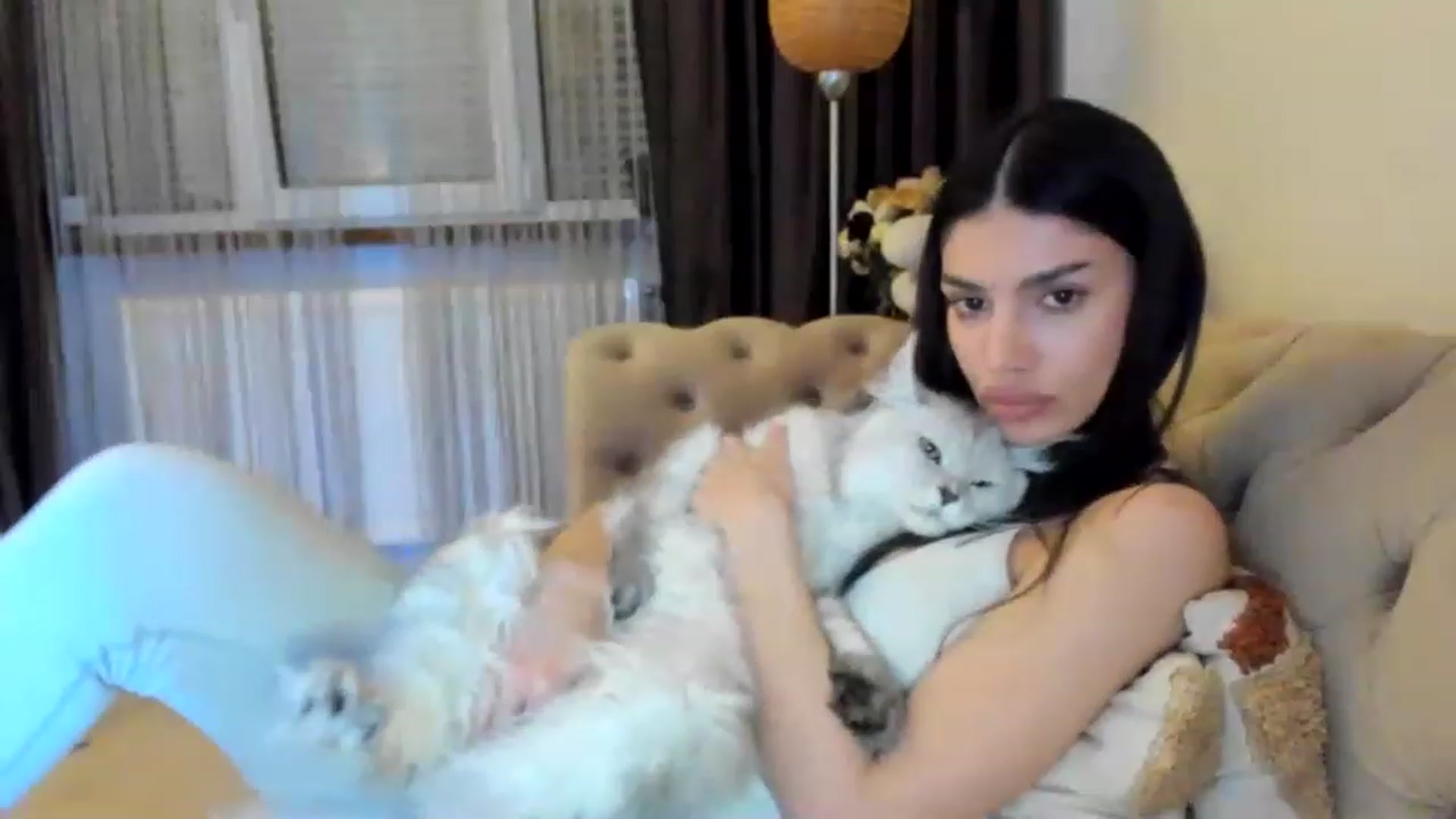 Gallery image thumbnail from Bee_Bee's myfreecams stream on, 04/23/2023, 20:14 image 10 of 20