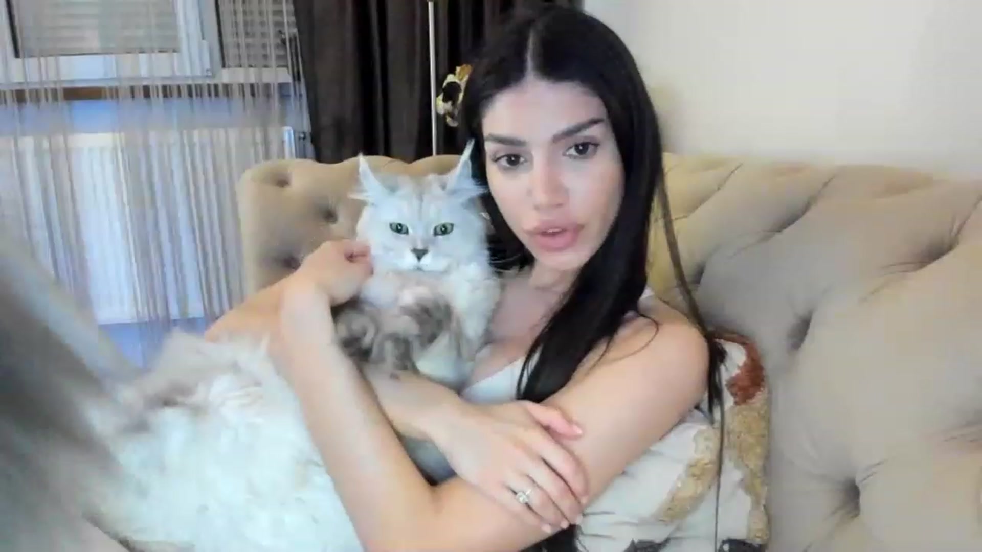 Gallery image thumbnail from Bee_Bee's myfreecams stream on, 04/23/2023, 20:14 image 12 of 20