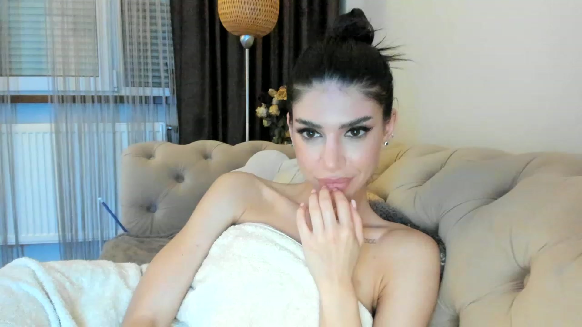 Gallery image thumbnail from Bee_Bee's myfreecams stream on, 05/01/2023, 23:18 image 15 of 20