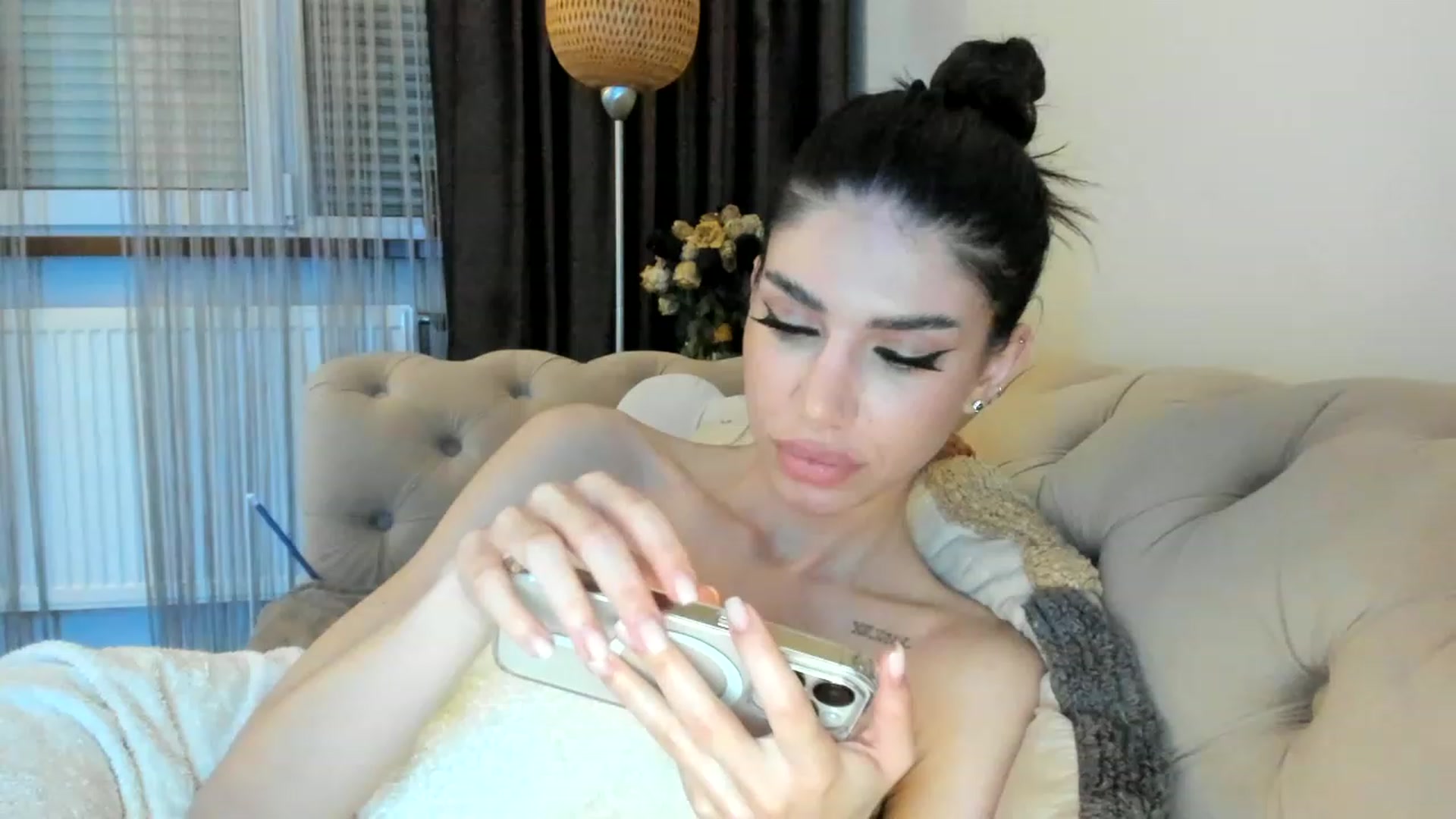Gallery image thumbnail from Bee_Bee's myfreecams stream on, 05/01/2023, 23:18 image 17 of 20