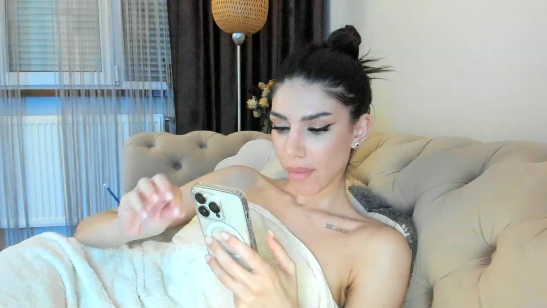 Gallery image thumbnail from Bee_Bee's myfreecams stream on, 05/01/2023, 23:18 image 14 of 20