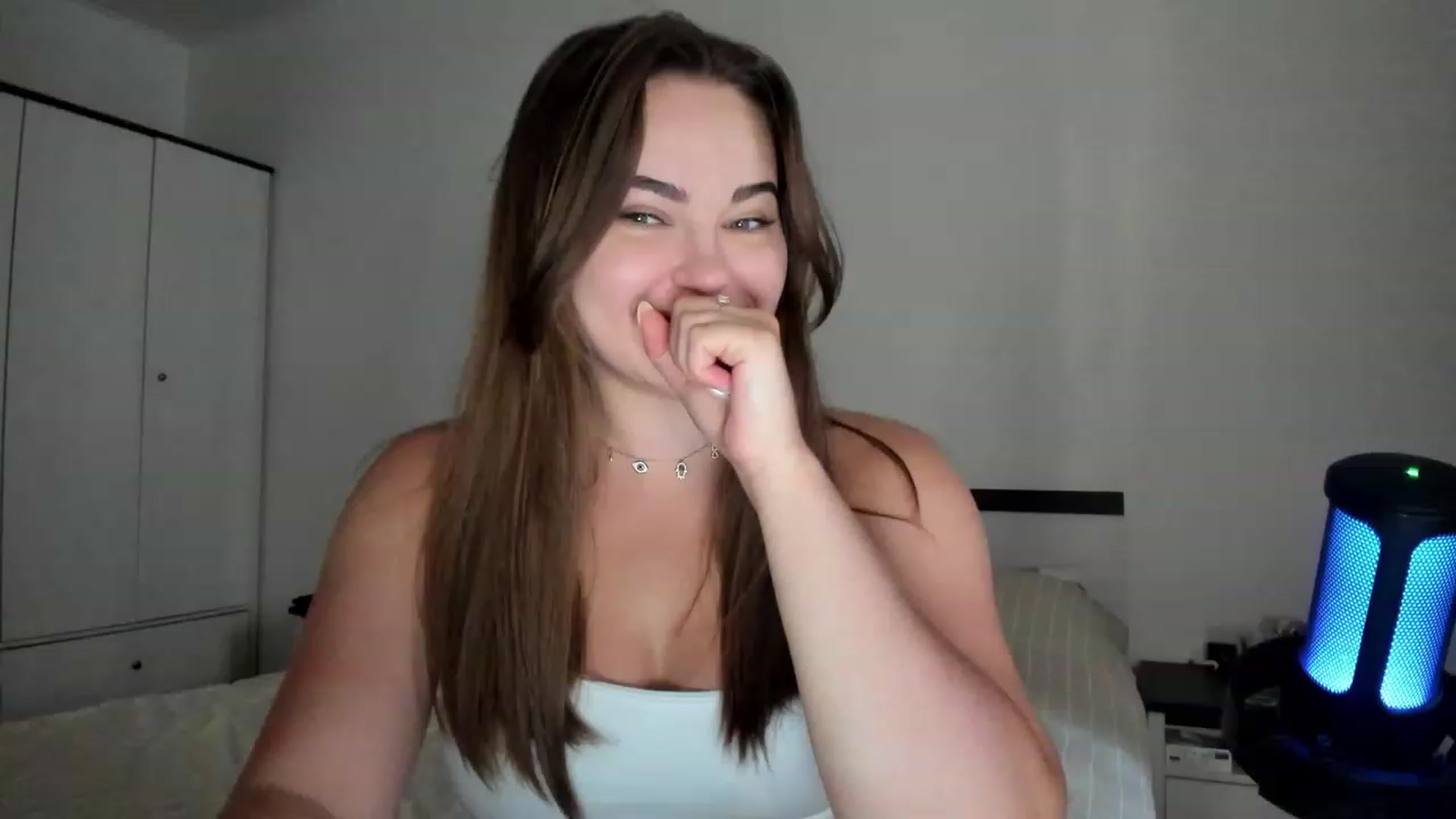 Gallery image thumbnail from Bee_Day_Month's myfreecams stream on, 06/16/2023, 18:12 image 3 of 20