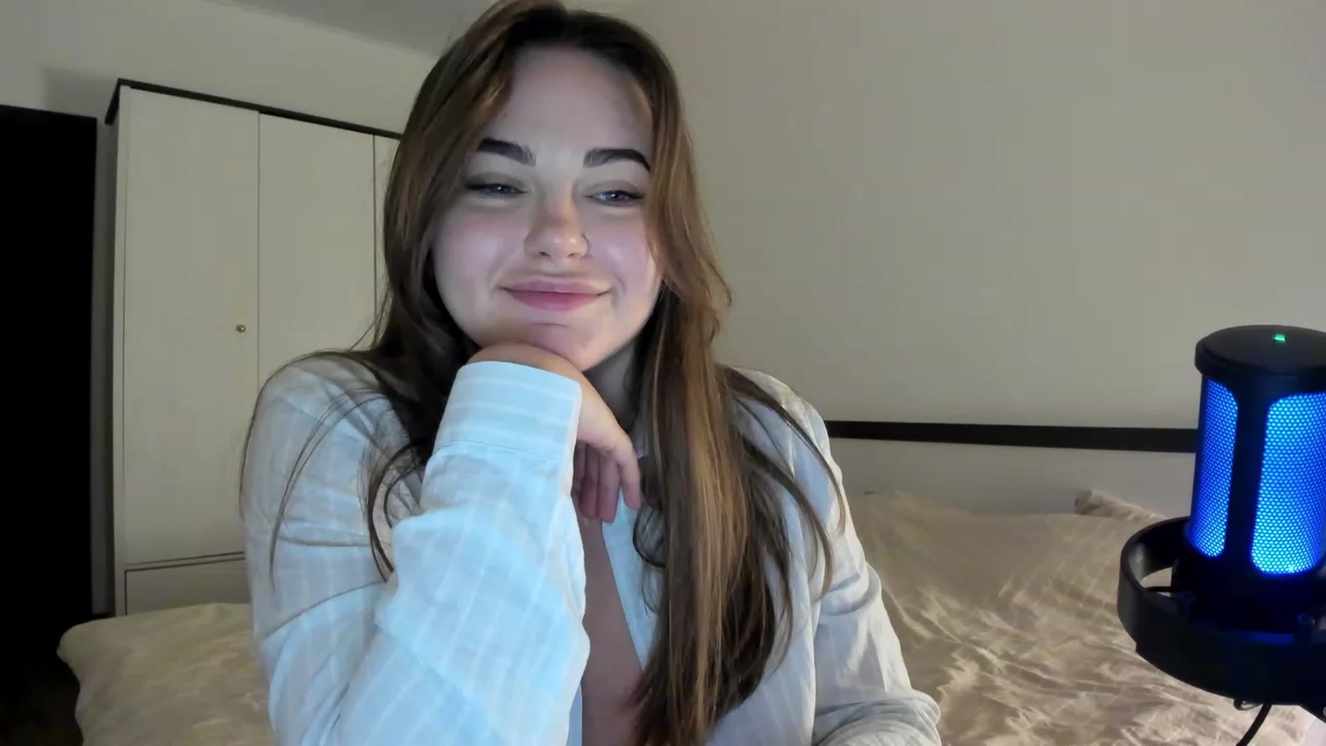 Gallery image thumbnail from Bee_Day_Month's myfreecams stream on, 06/16/2023, 19:47 image 19 of 20