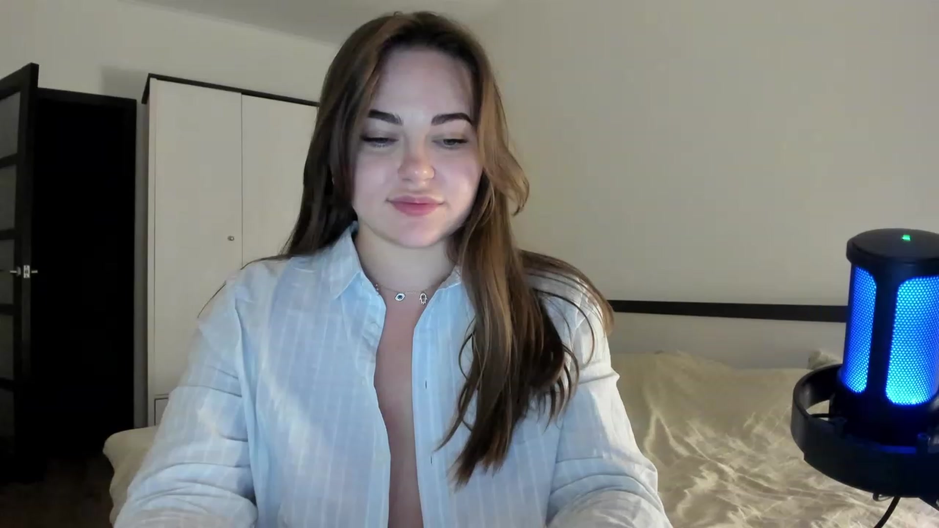 Gallery image thumbnail from Bee_Day_Month's myfreecams stream on, 06/16/2023, 19:47 image 7 of 20