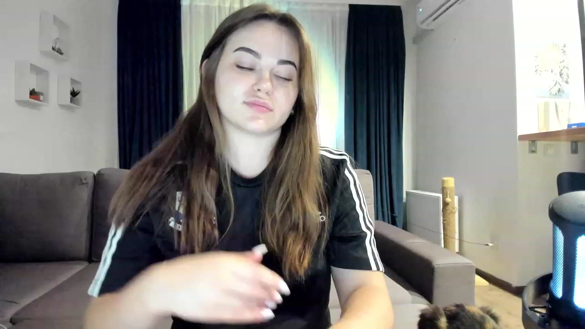 Gallery image thumbnail from Bee_Day_Month's myfreecams stream on, 06/17/2023, 21:38 image 16 of 20