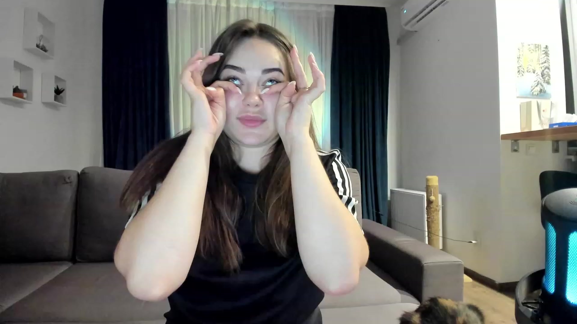 Gallery image thumbnail from Bee_Day_Month's myfreecams stream on, 06/17/2023, 21:38 image 20 of 20