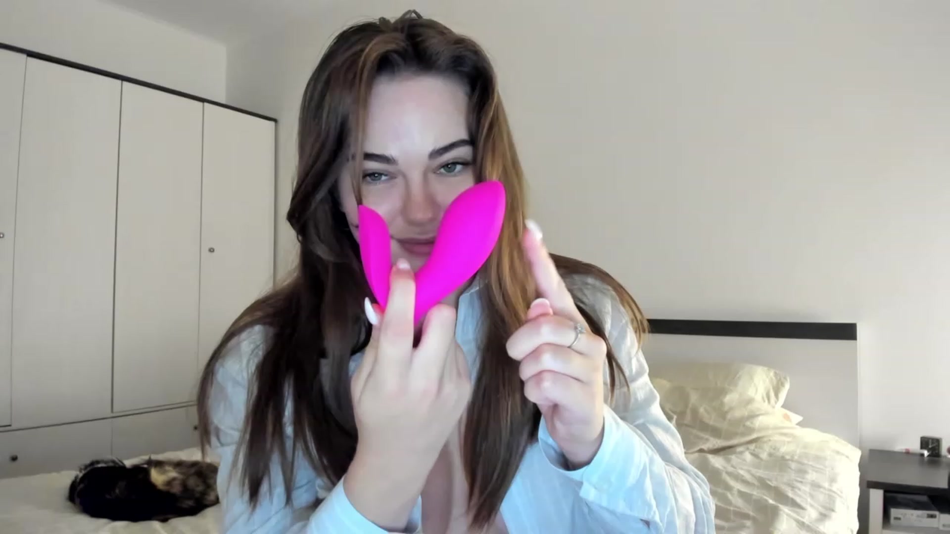 Gallery image thumbnail from Bee_Day_Month's myfreecams stream on, 06/18/2023, 20:11 image 6 of 20