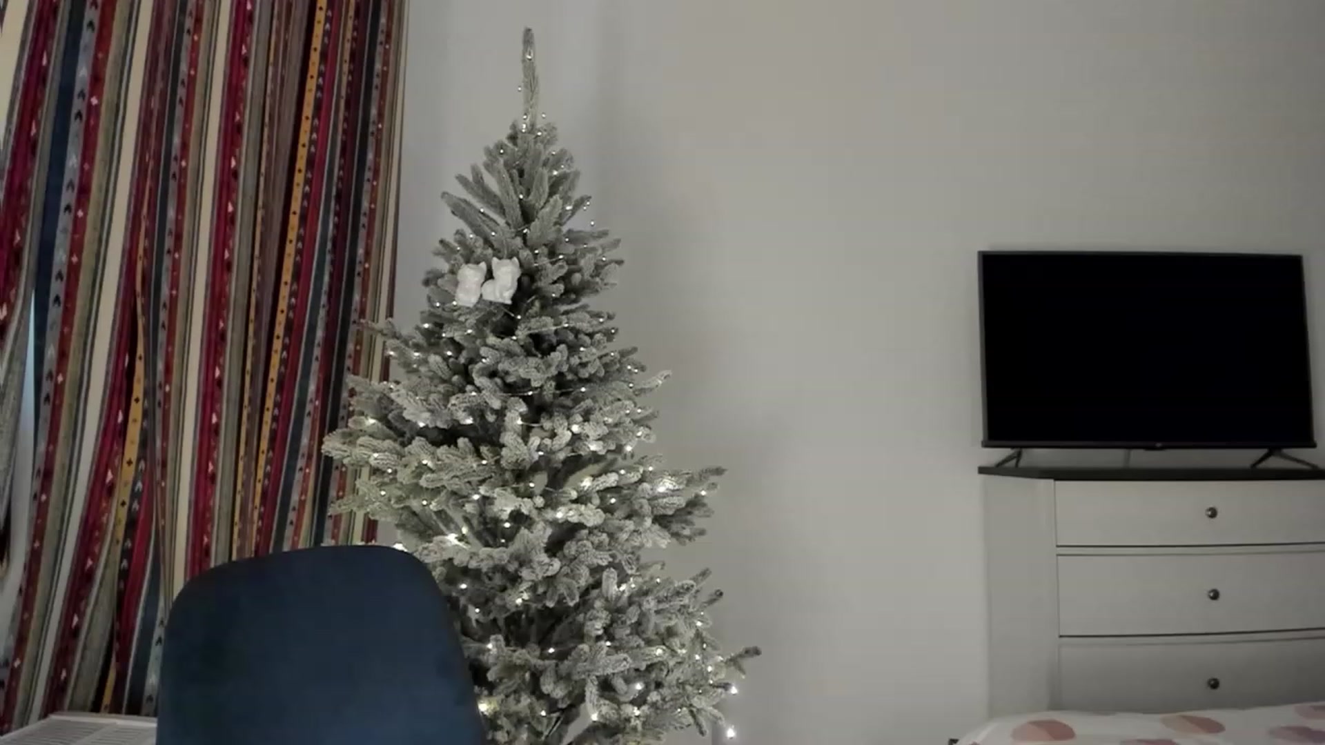 Gallery image thumbnail from Bee_Sweety_'s myfreecams stream on, 12/24/2022, 11:55 image 14 of 20