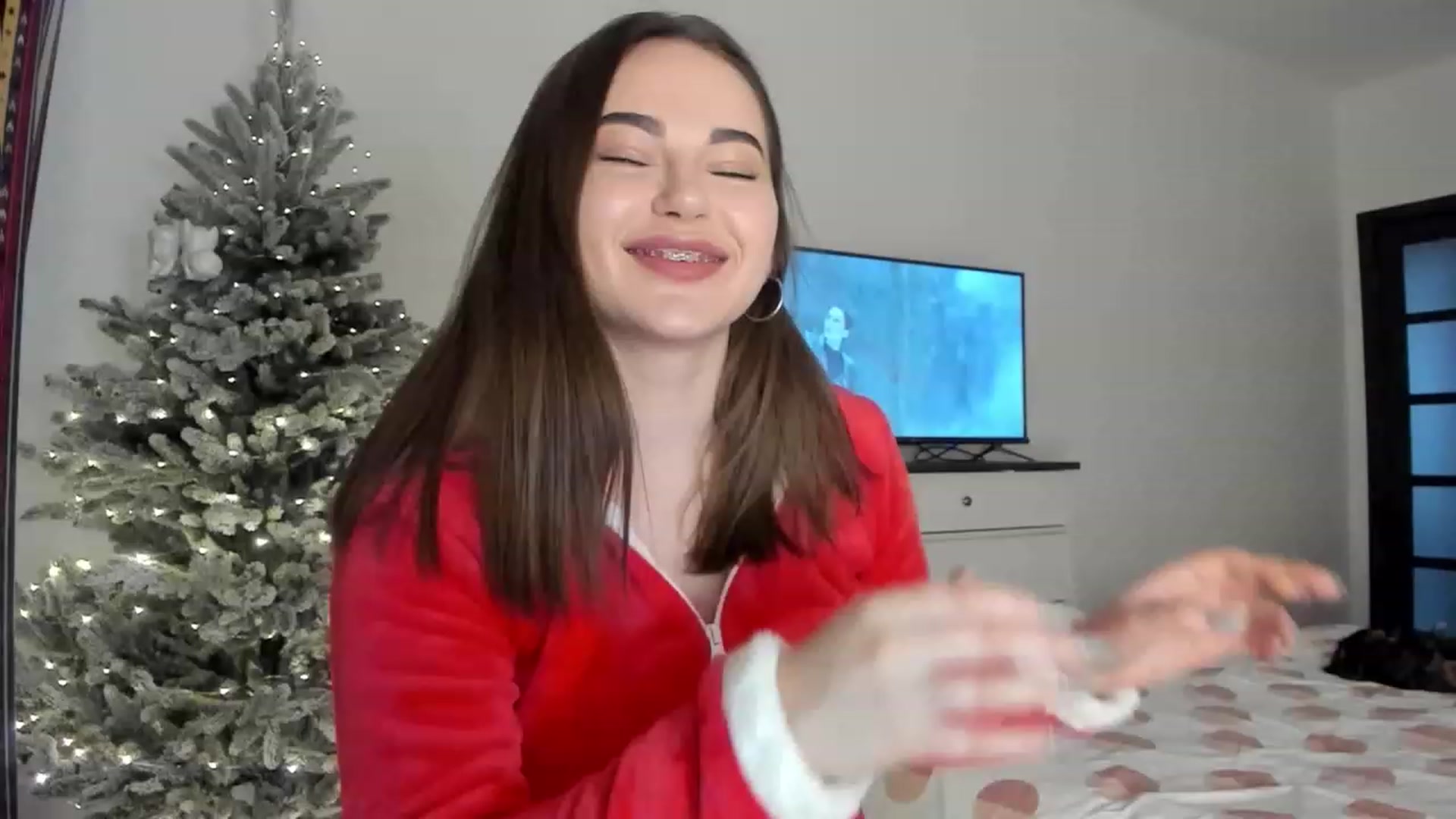 Gallery image thumbnail from Bee_Sweety_'s myfreecams stream on, 12/25/2022, 12:37 image 16 of 20