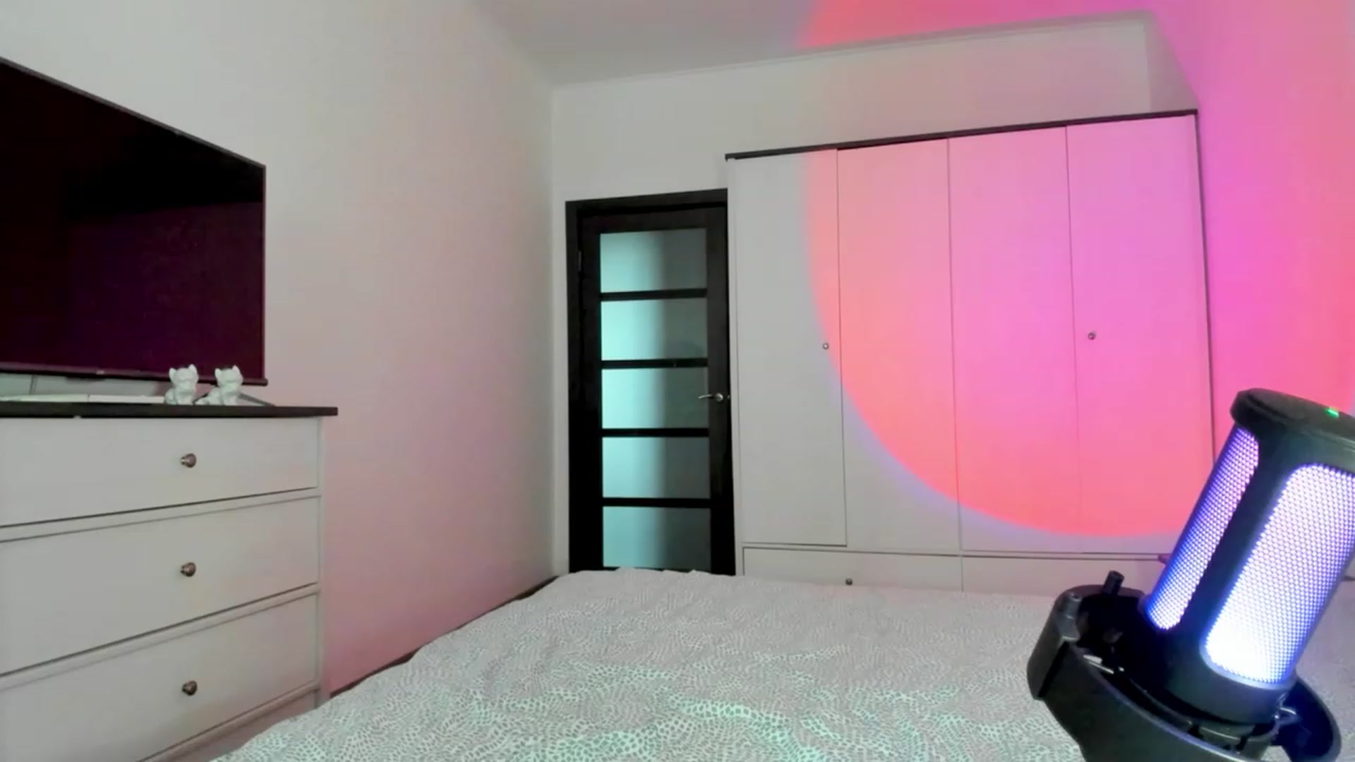 Gallery image thumbnail from Bee_Sweety_'s myfreecams stream on, 02/18/2023, 12:53 image 17 of 20