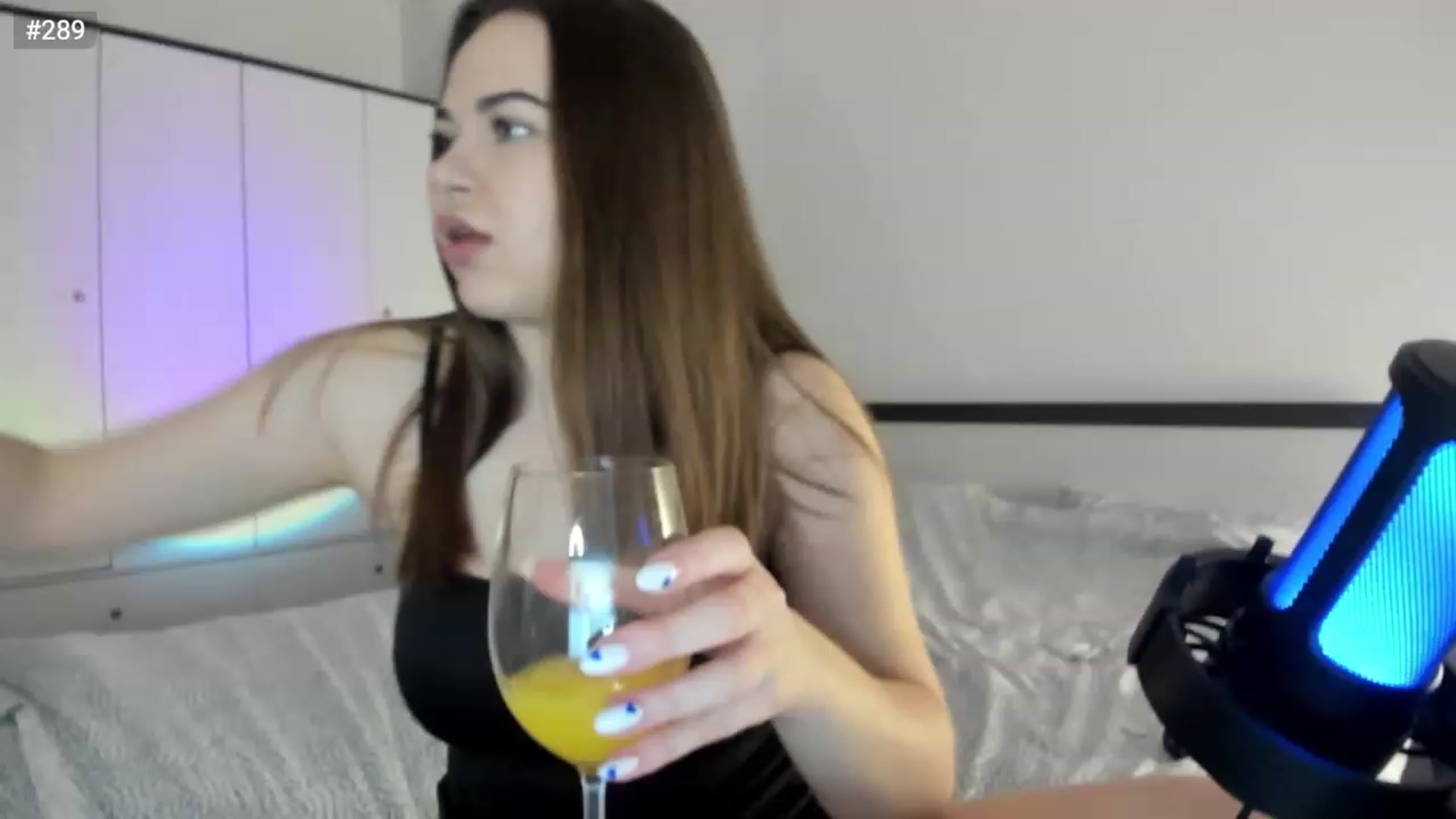 Gallery image thumbnail from Bee_Sweety_'s myfreecams stream on, 03/04/2023, 18:30 image 5 of 20