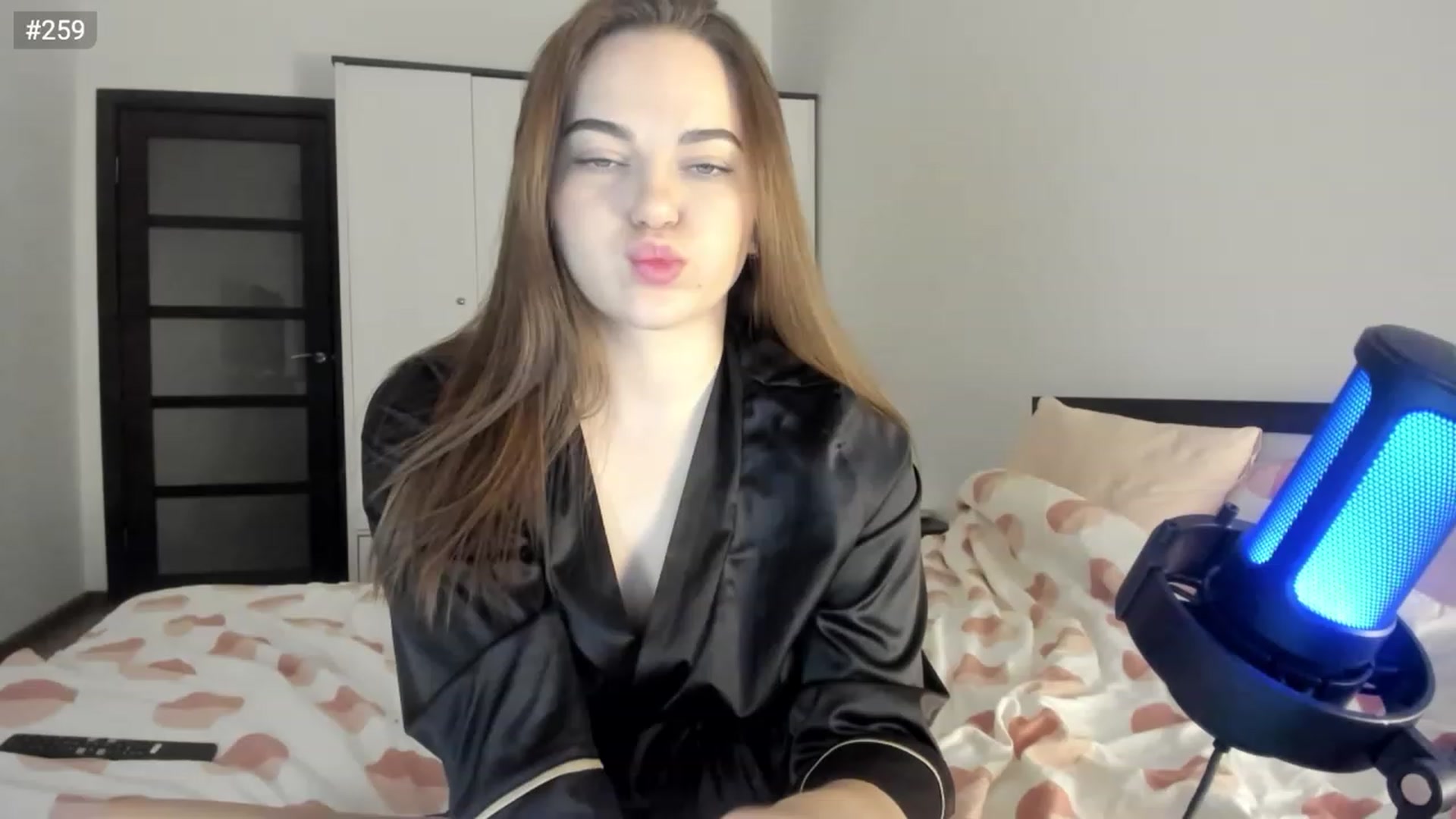 Gallery image thumbnail from Bee_Sweety_'s myfreecams stream on, 03/12/2023, 17:20 image 15 of 20