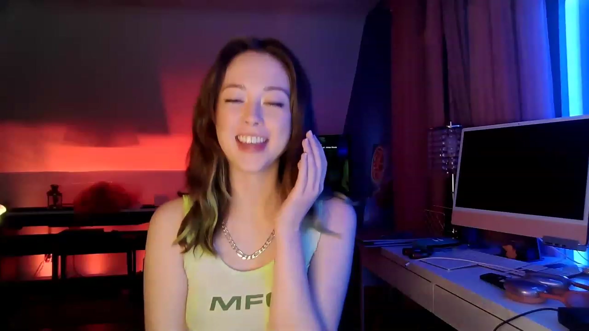 Gallery image thumbnail from BeeautyNSFW's myfreecams stream on, 04/19/2023, 02:37 image 18 of 20