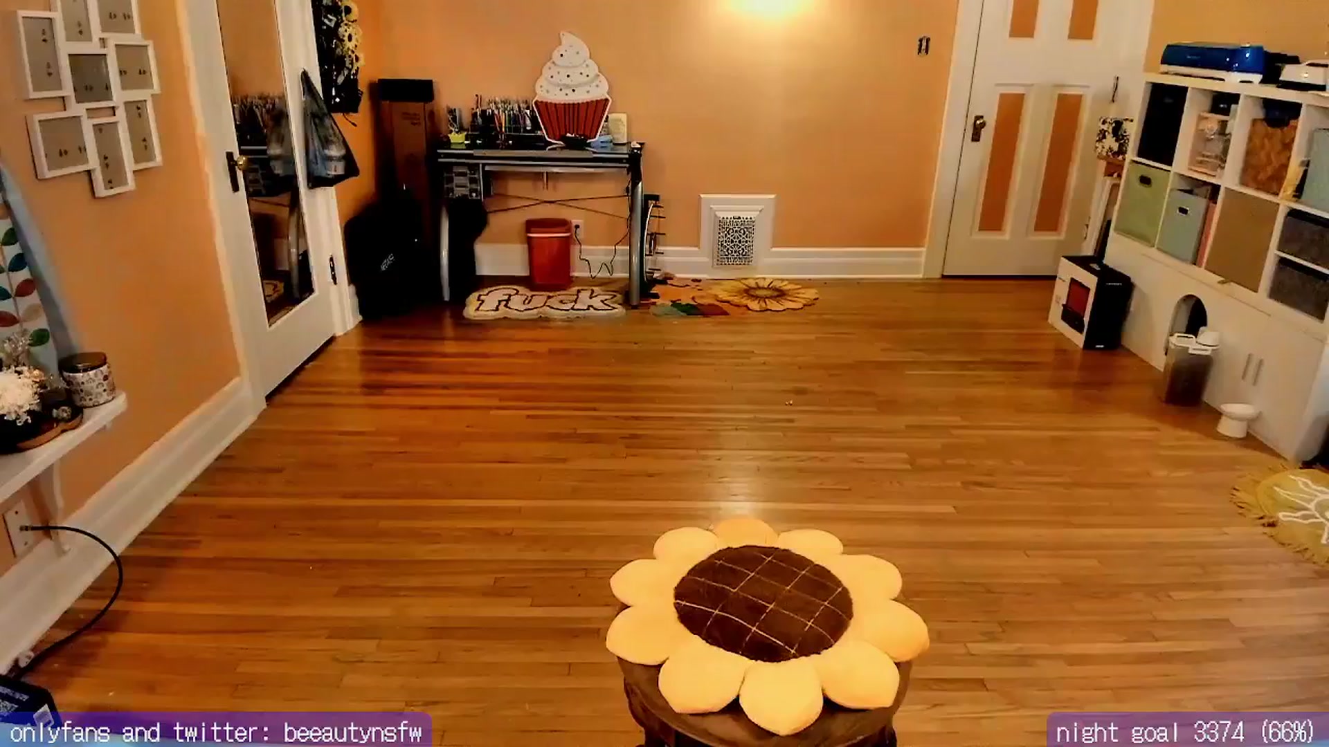 Gallery image thumbnail from BeeautyNSFW's myfreecams stream on, 09/13/2024, 07:10 image 18 of 20