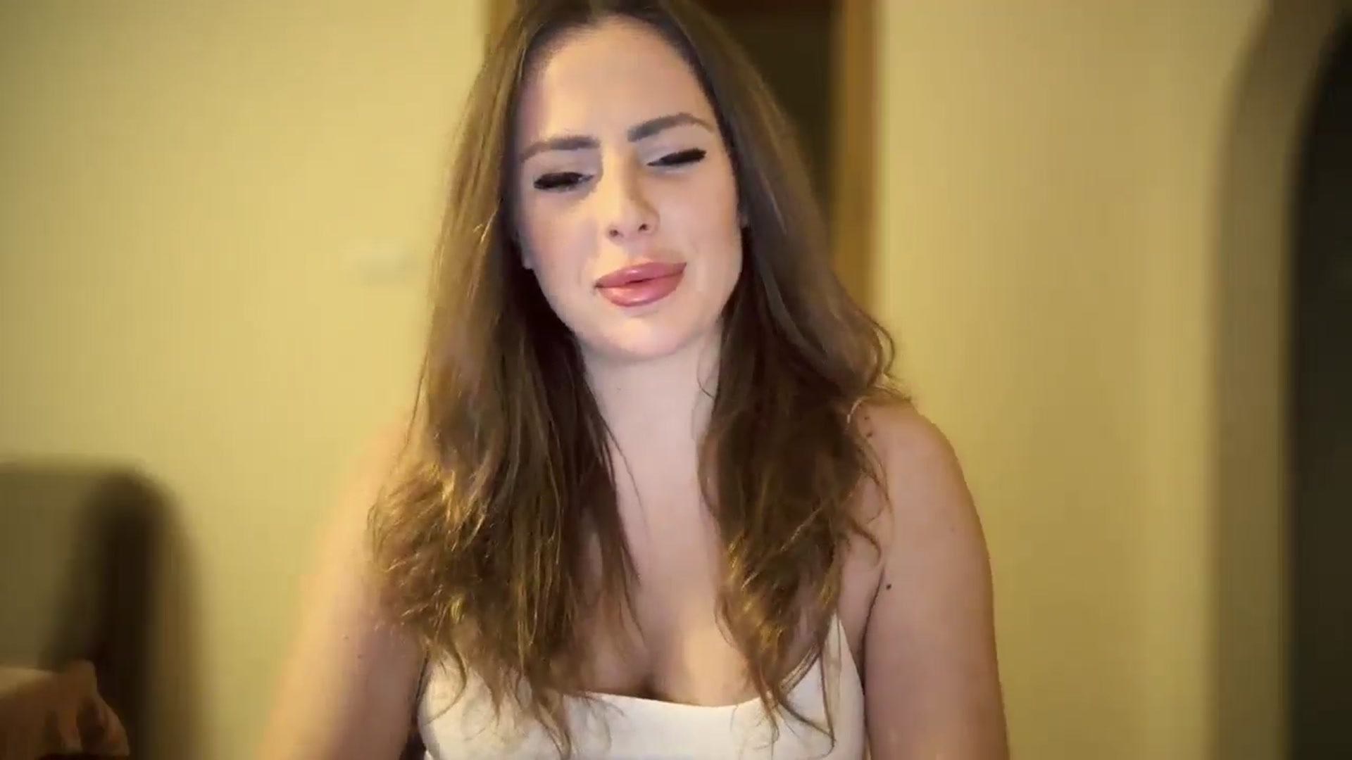 Gallery image thumbnail from BeepBoob777's myfreecams stream on, 04/11/2025, 20:30 image 8 of 20
