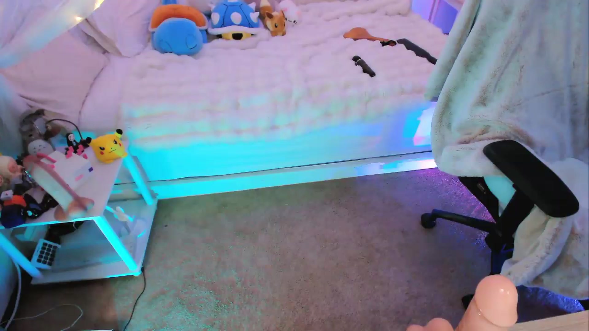 Gallery image thumbnail from Beeswrld's myfreecams stream on, 08/23/2026, 04:21 image 16 of 20
