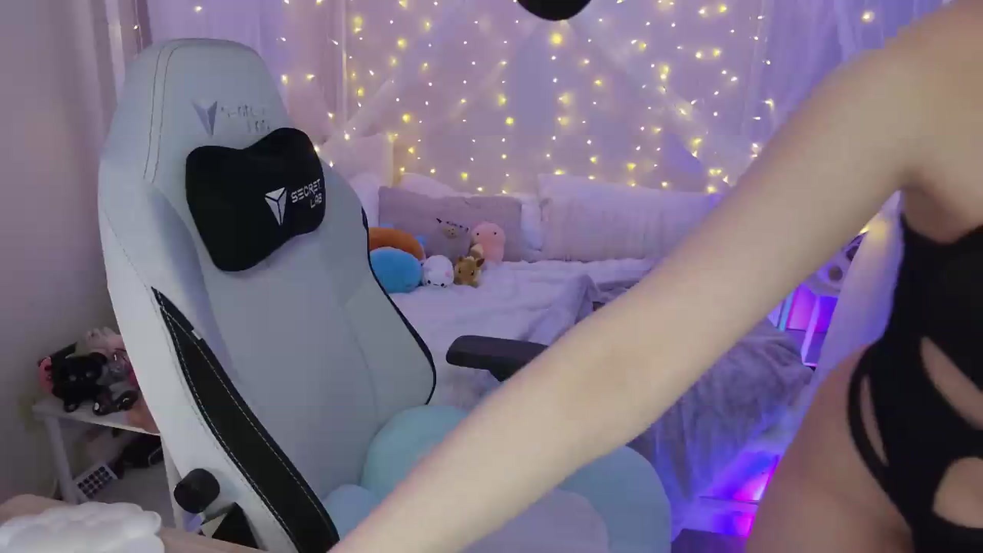 Gallery image thumbnail from Beeswrld's myfreecams stream on, 09/01/2026, 08:44 image 16 of 20