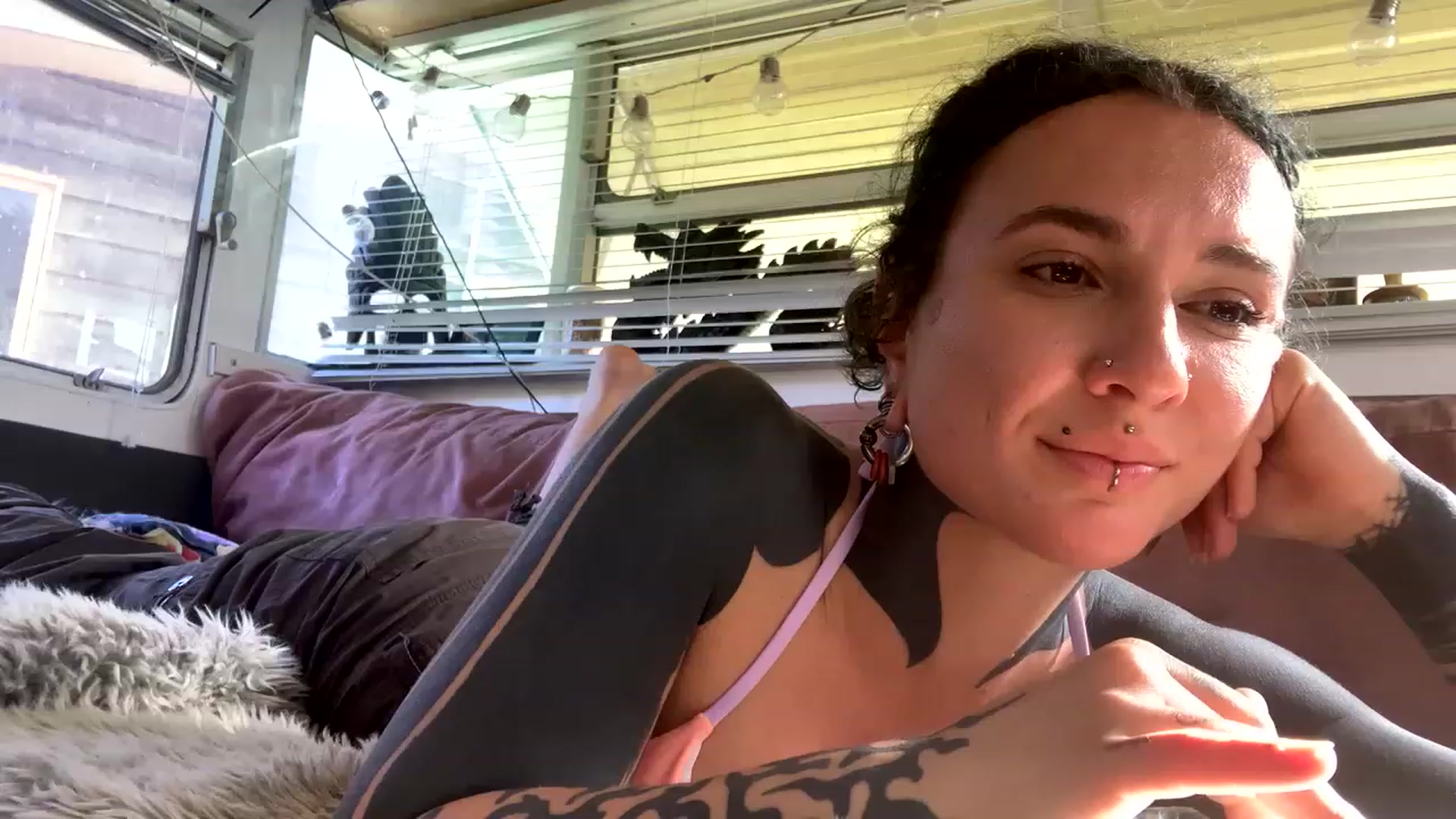 Gallery image thumbnail from Belen_O's myfreecams stream on, 11/17/2022, 06:31 image 20 of 20