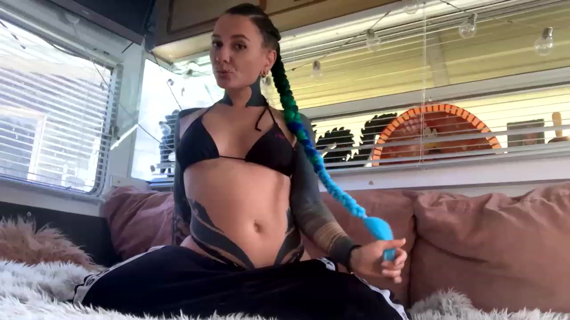 Gallery image thumbnail from Belen_O's myfreecams stream on, 11/18/2022, 06:59 image 5 of 20