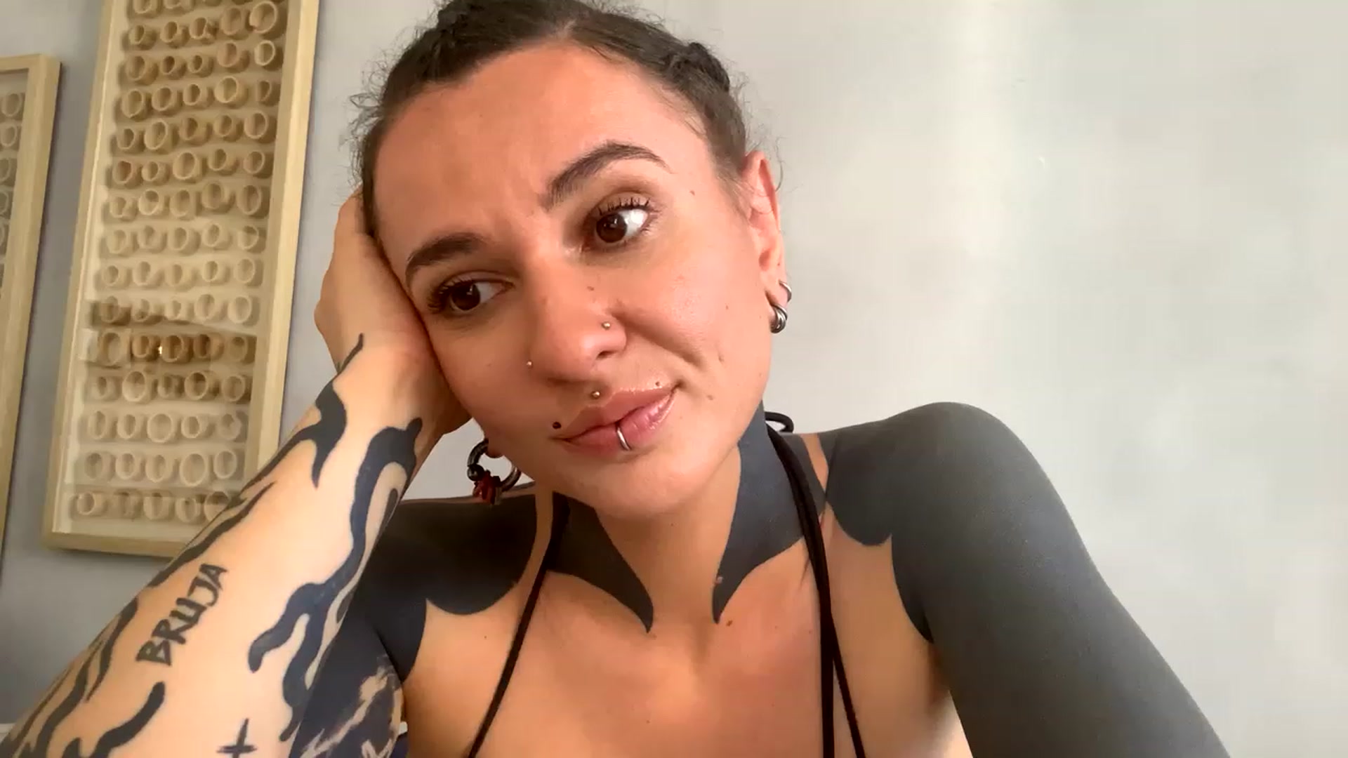 Gallery image thumbnail from Belen_O's myfreecams stream on, 11/21/2022, 05:37 image 9 of 20