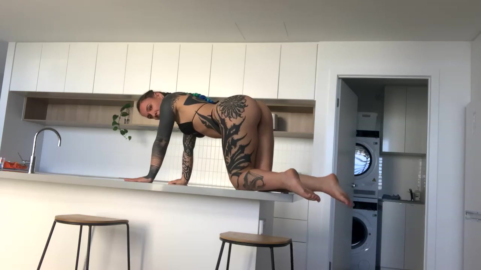 Gallery image thumbnail from Belen_O's myfreecams stream on, 11/21/2022, 05:37 image 14 of 20