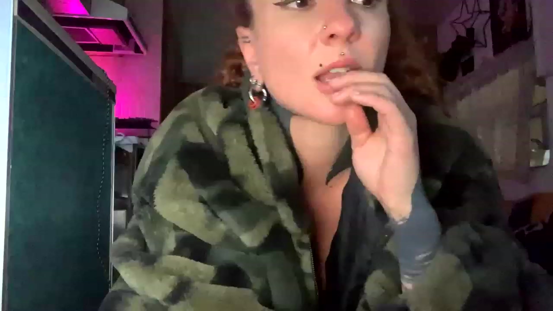 Gallery image thumbnail from Belen_O's myfreecams stream on, 12/05/2022, 09:49 image 8 of 20