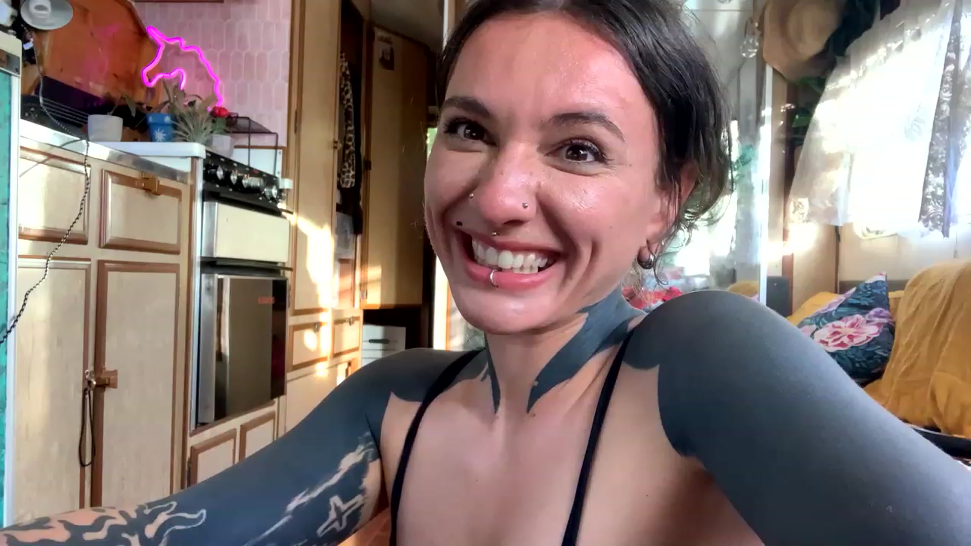 Gallery image thumbnail from Belen_O's myfreecams stream on, 12/17/2022, 08:46 image 8 of 20