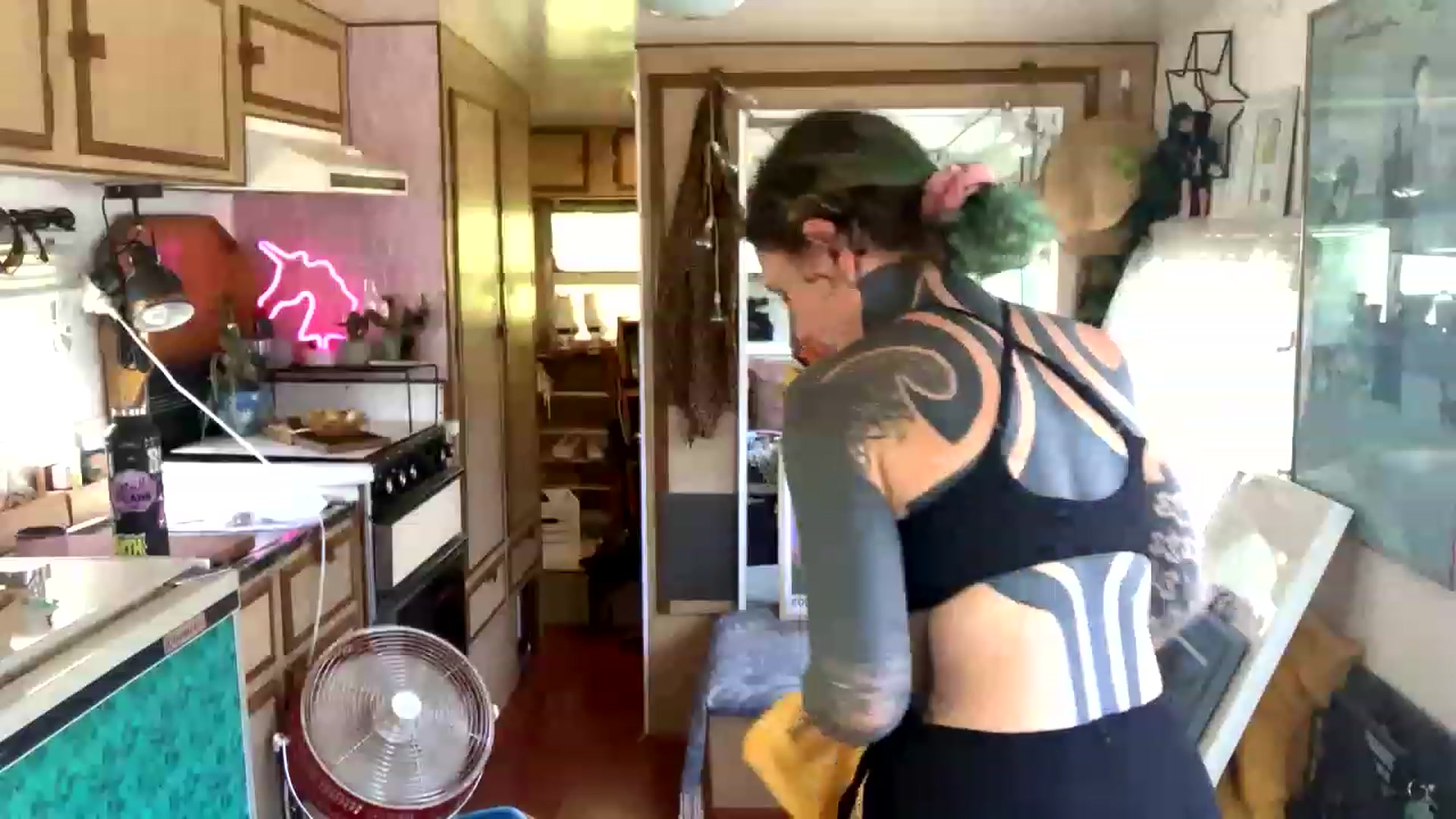 Gallery image thumbnail from Belen_O's myfreecams stream on, 12/19/2022, 05:37 image 17 of 20