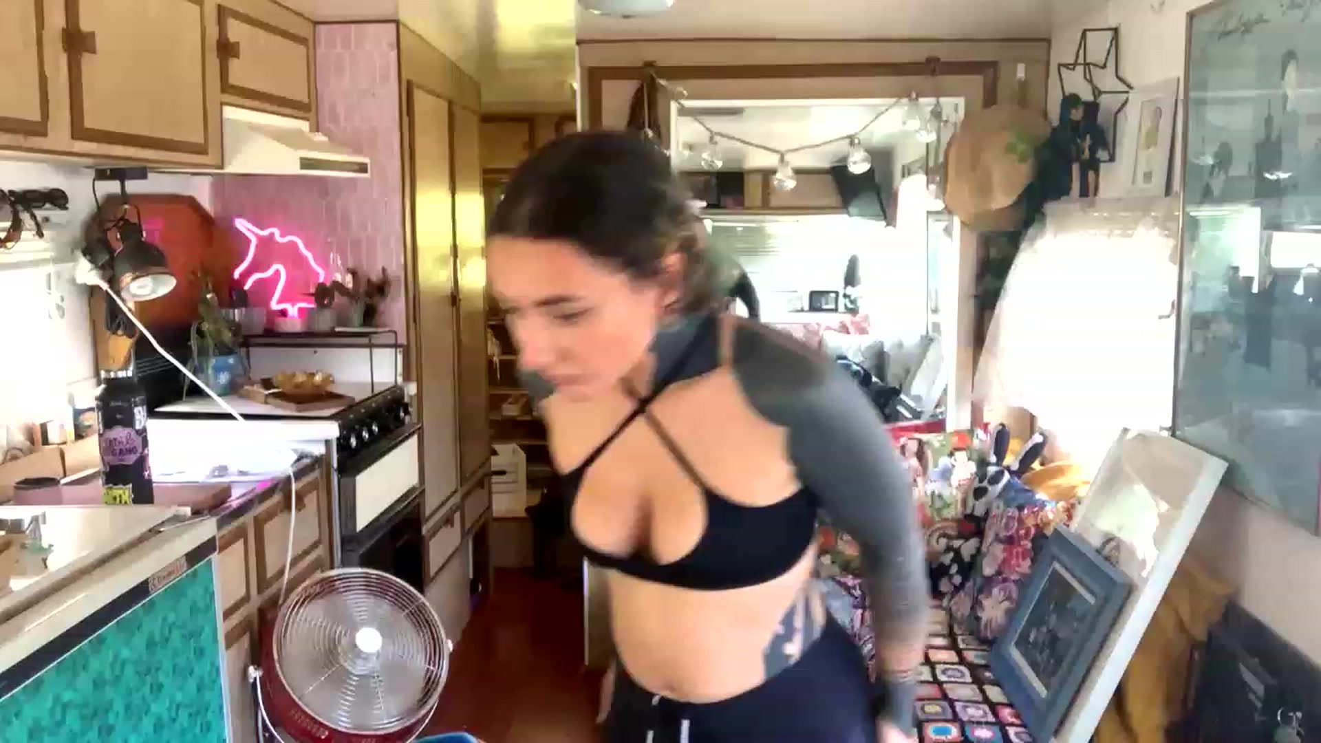 Gallery image thumbnail from Belen_O's myfreecams stream on, 12/19/2022, 05:37 image 19 of 20