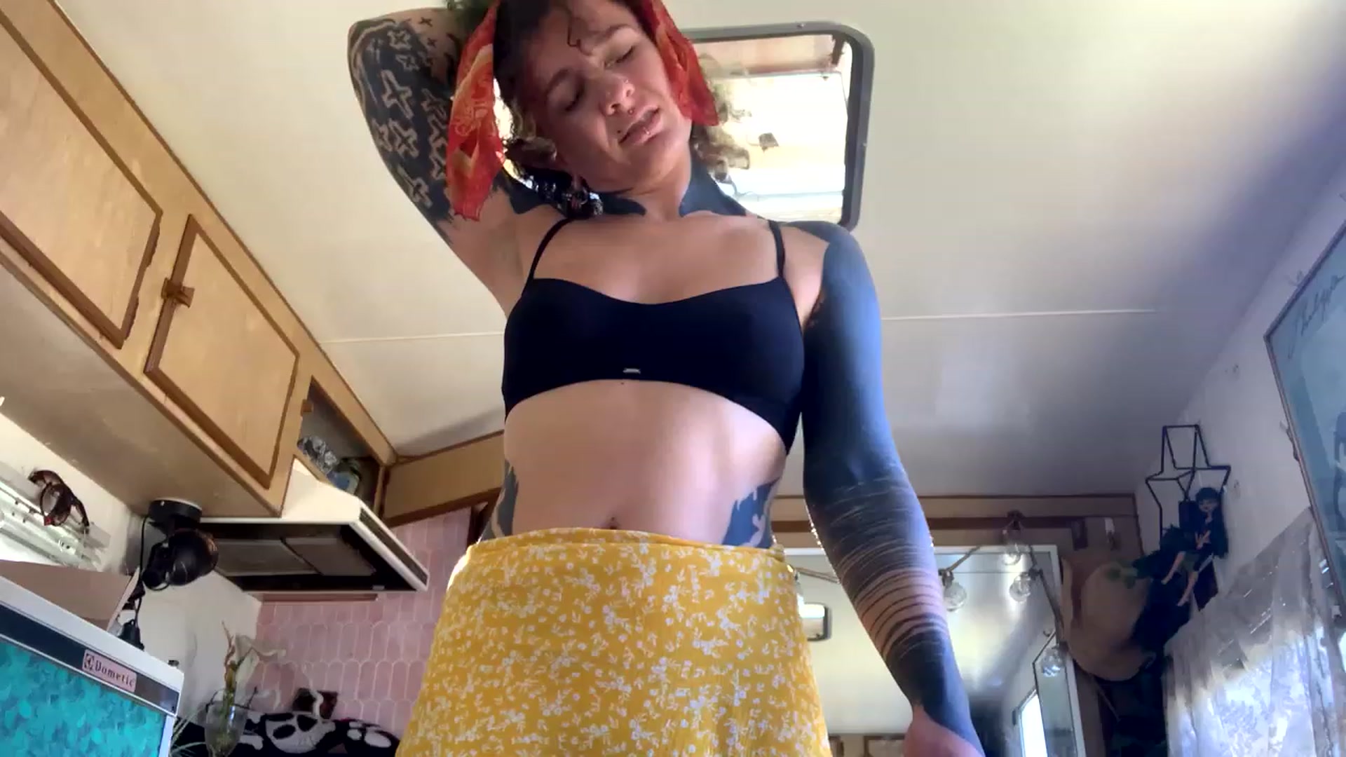 Gallery image thumbnail from Belen_O's myfreecams stream on, 12/27/2022, 24:29 image 3 of 20