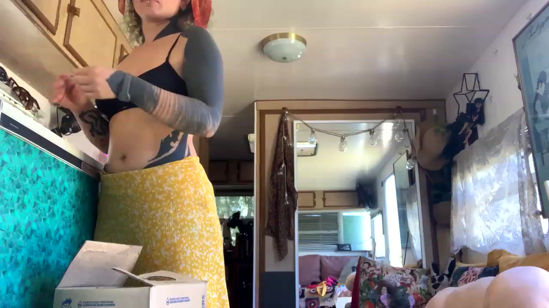 Gallery image thumbnail from Belen_O's myfreecams stream on, 12/27/2022, 24:29 image 15 of 20